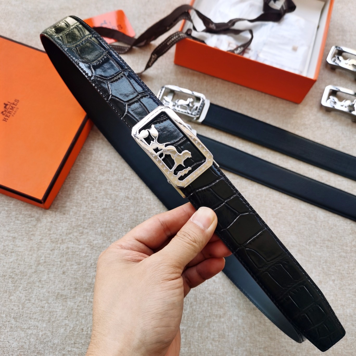 Hermes[正]爱马仕经典小牛皮手感细腻柔软搭配纯钢自动精品扣男士必备！宽度3.5cm！