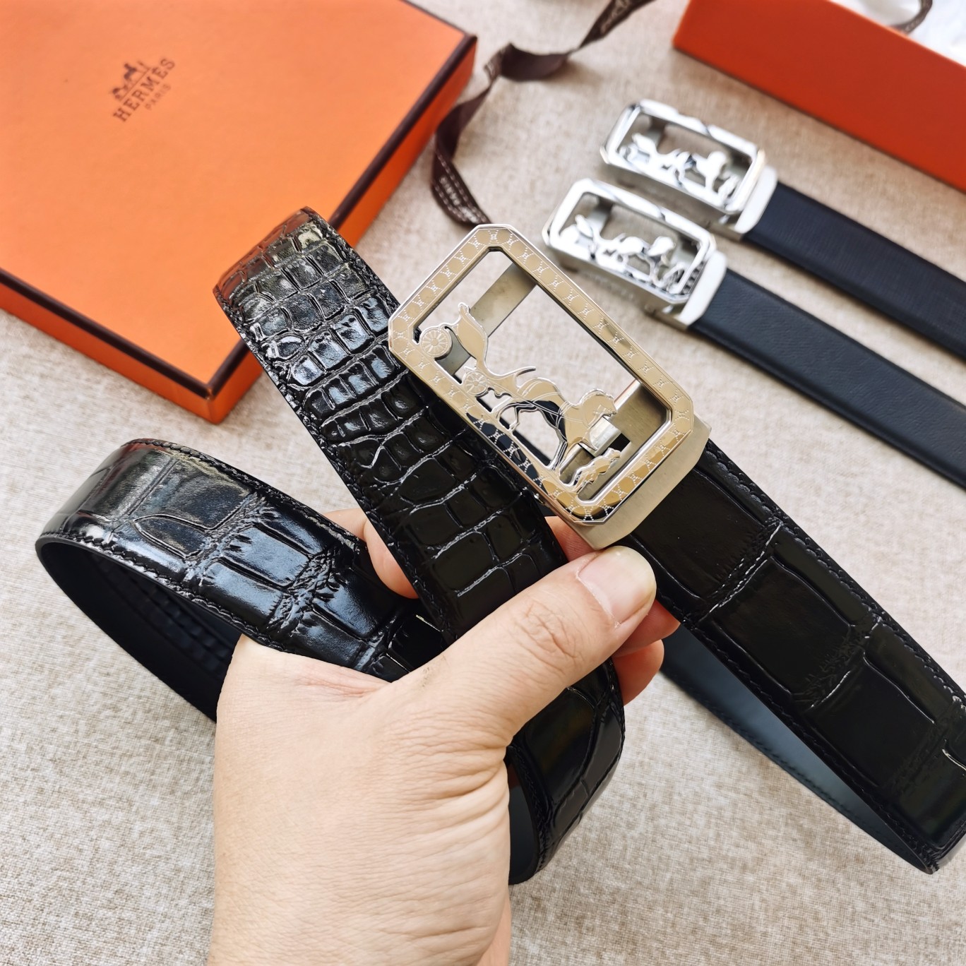 Hermes[正]爱马仕经典小牛皮手感细腻柔软搭配纯钢自动精品扣男士必备！宽度3.5cm！