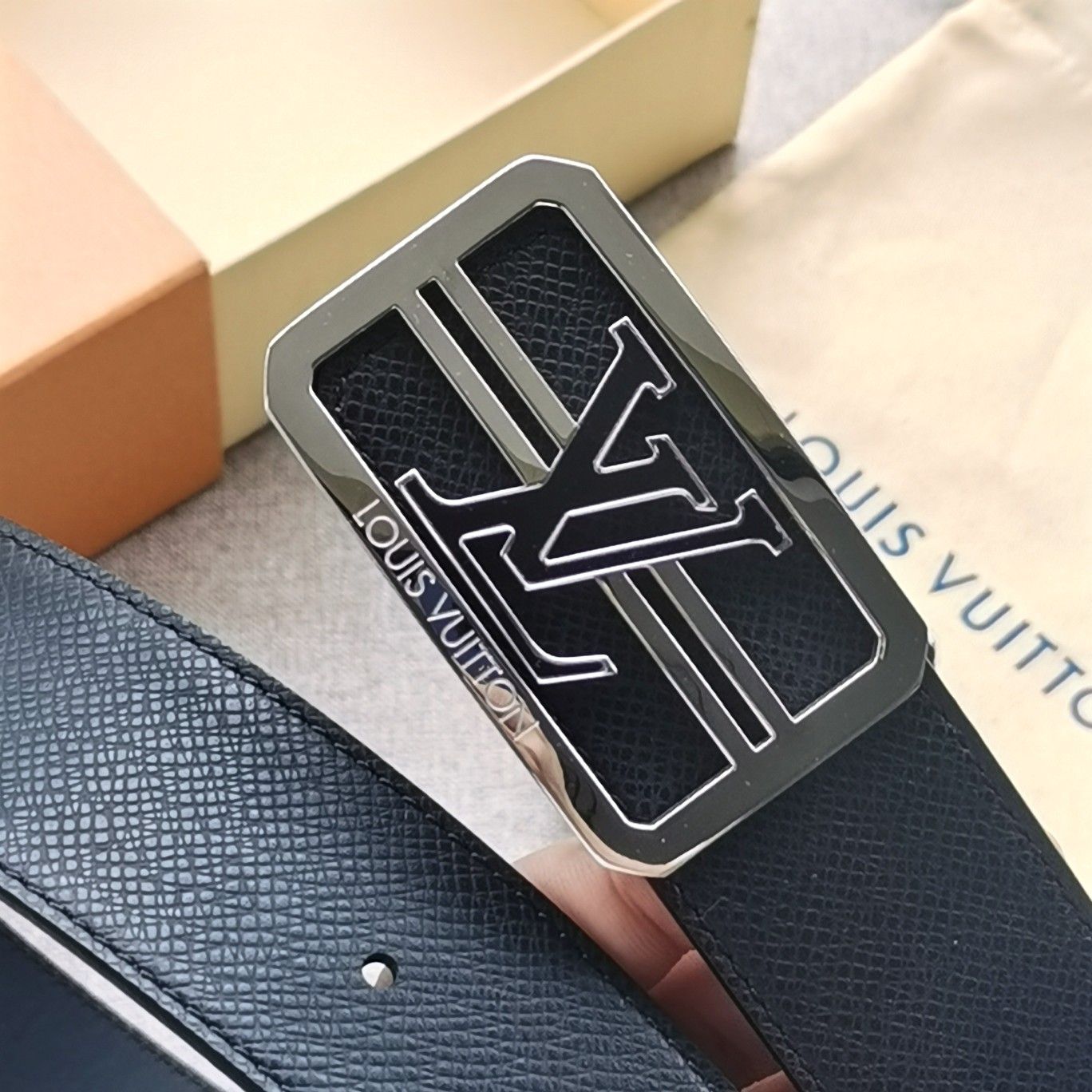 LOUISVUITTON[正]原单品质精挑细选头层牛皮搭配原单精品钢扣精工制作细节看图实物拍摄高端奢华宽