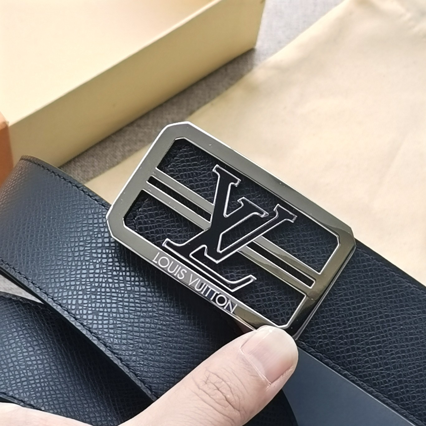 LOUISVUITTON[正]原单品质精挑细选头层牛皮搭配原单精品钢扣精工制作细节看图实物拍摄高端奢华宽