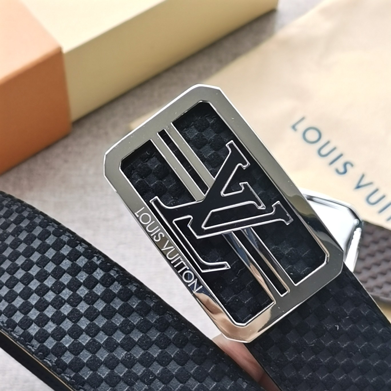 LOUISVUITTON[正]原单品质精挑细选头层牛皮搭配原单精品钢扣精工制作细节看图实物拍摄高端奢华宽