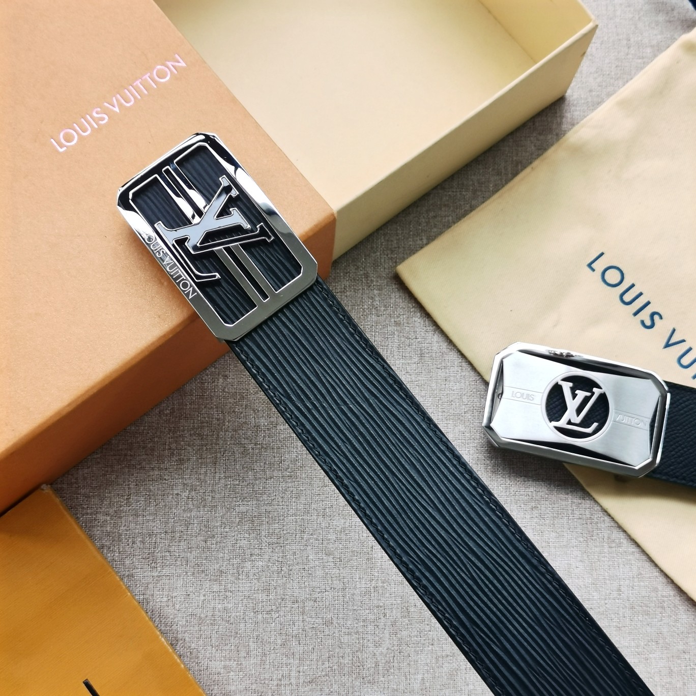 LOUISVUITTON[正]原单品质精挑细选头层牛皮搭配原单精品钢扣精工制作细节看图实物拍摄高端奢华宽