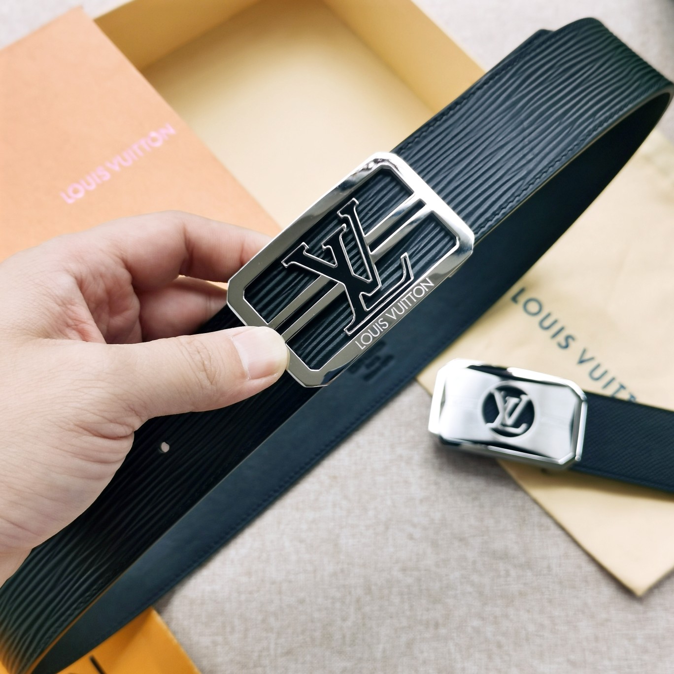 LOUISVUITTON[正]原单品质精挑细选头层牛皮搭配原单精品钢扣精工制作细节看图实物拍摄高端奢华宽