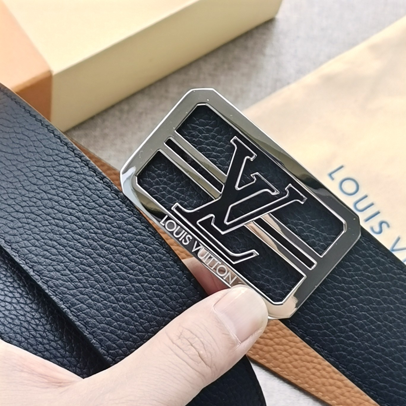 LOUISVUITTON[正]原单品质精挑细选头层牛皮搭配原单精品钢扣精工制作细节看图实物拍摄高端奢华宽