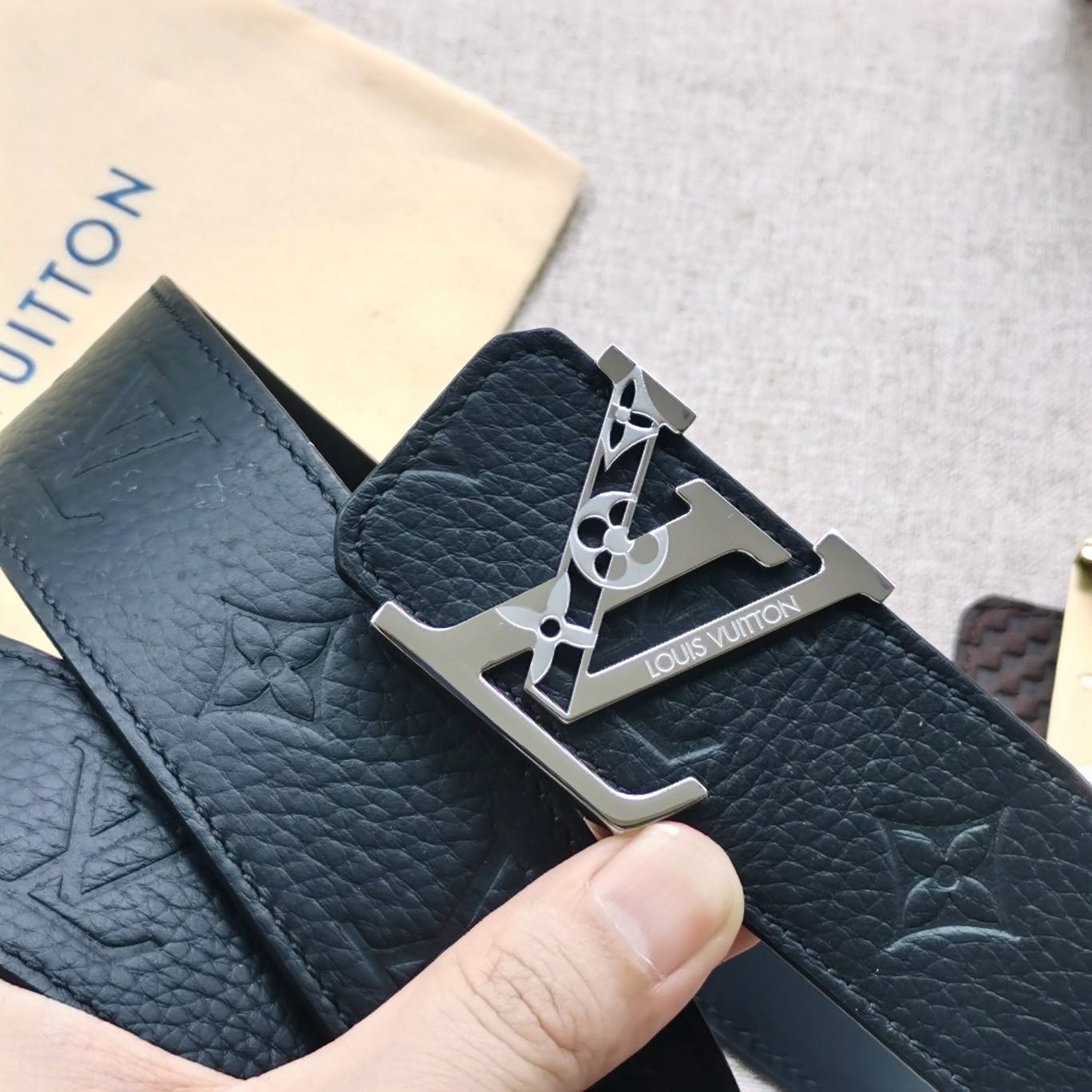 LV[正]路易威登原版品质代工厂货品40mm宽度正品一体铸造五金钢扣原厂皮料双面原厂定制面料区别市场货！