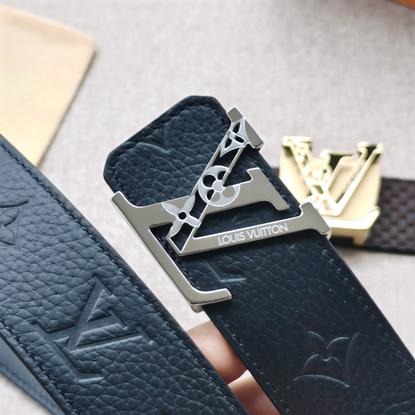 LV[正]路易威登原版品质代工厂货品40mm宽度正品一体铸造五金钢扣原厂皮料双面原厂定制面料区别市场货！