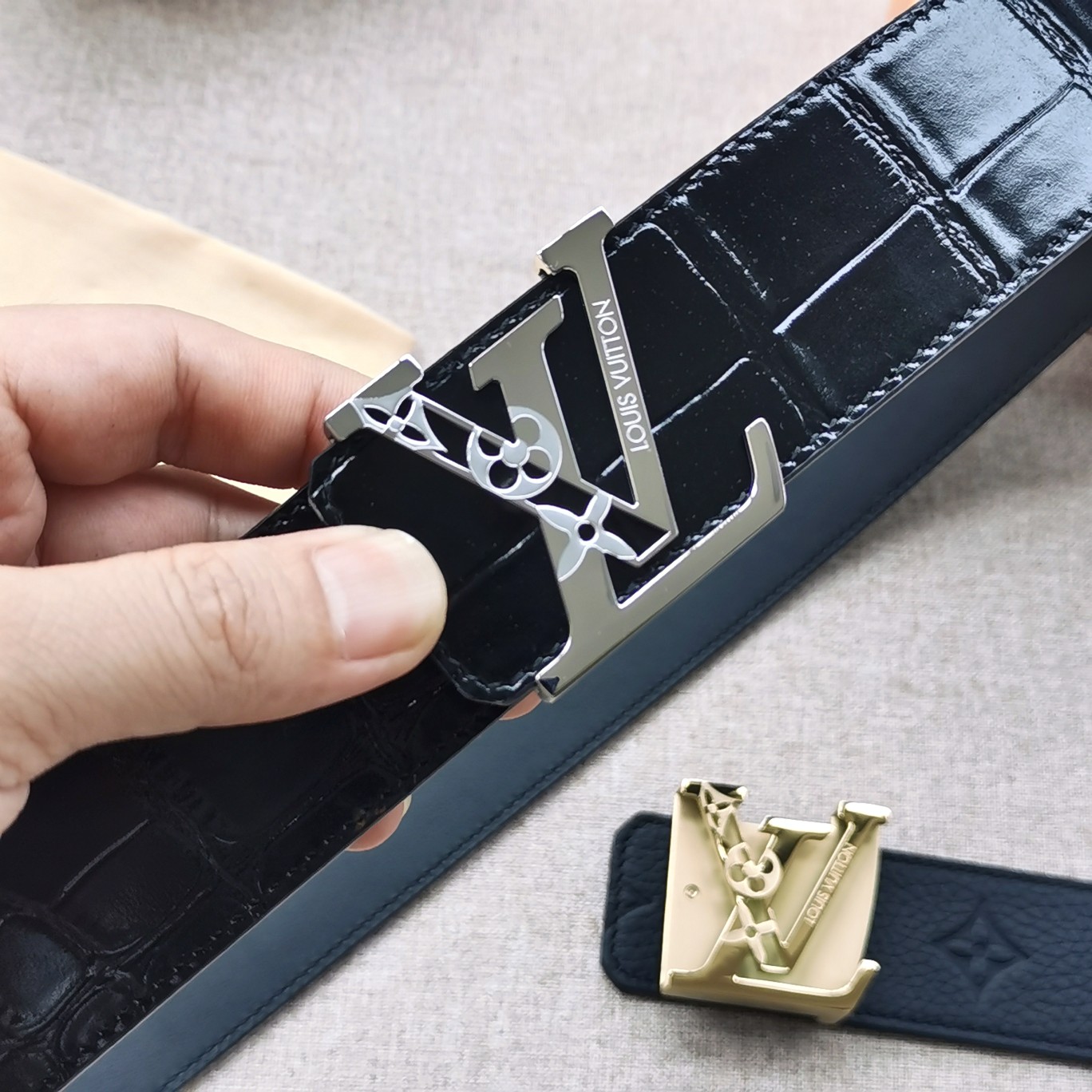 LV[正]路易威登原版品质代工厂货品40mm宽度正品一体铸造五金钢扣原厂皮料双面原厂定制面料区别市场货！