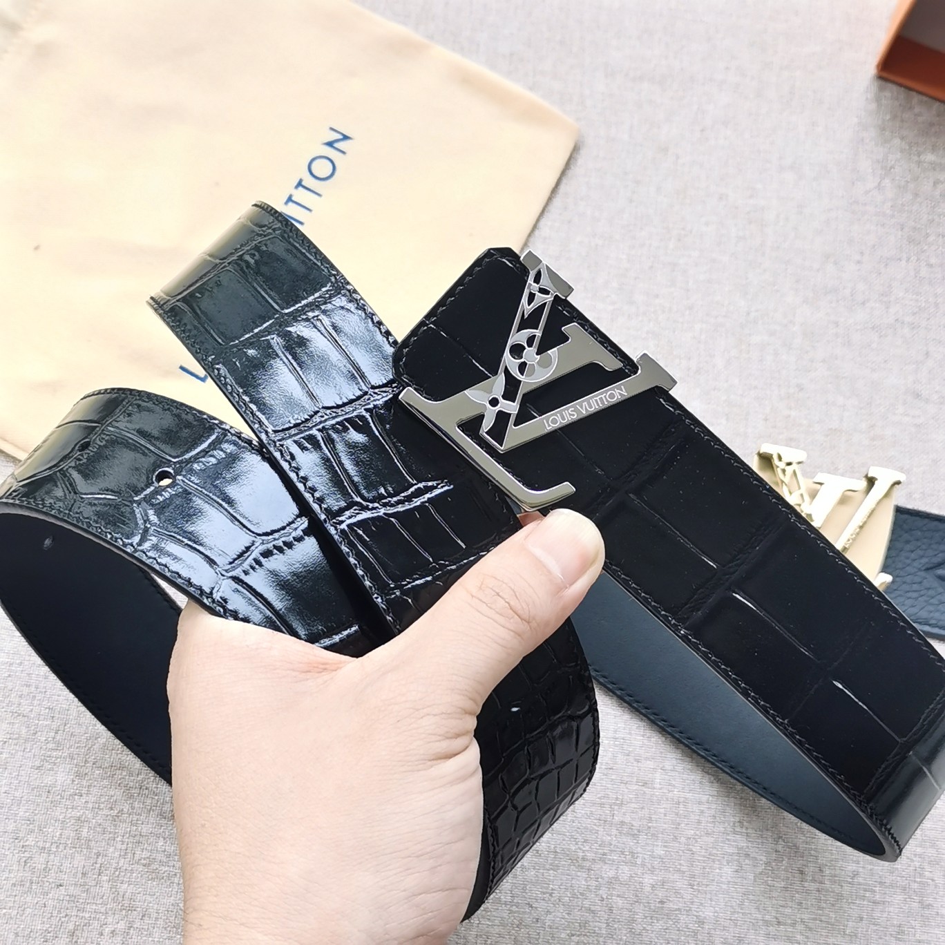 LV[正]路易威登原版品质代工厂货品40mm宽度正品一体铸造五金钢扣原厂皮料双面原厂定制面料区别市场货！