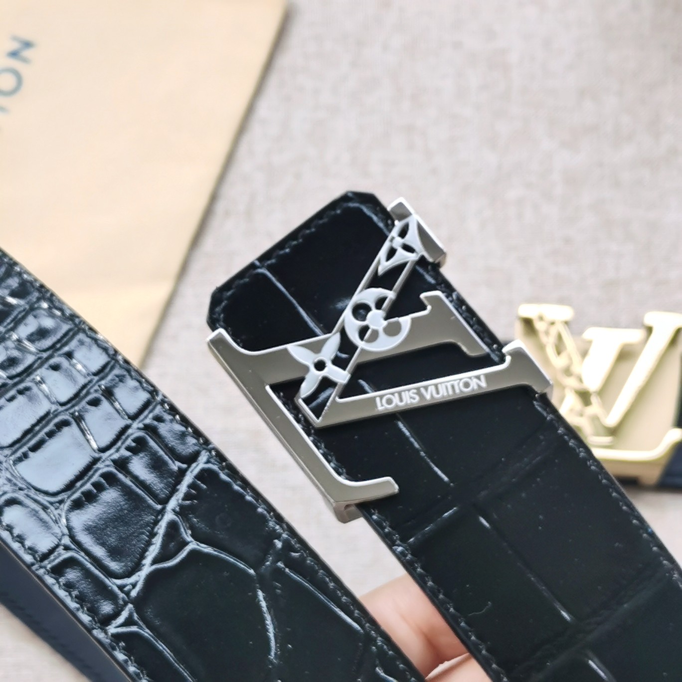 LV[正]路易威登原版品质代工厂货品40mm宽度正品一体铸造五金钢扣原厂皮料双面原厂定制面料区别市场货！