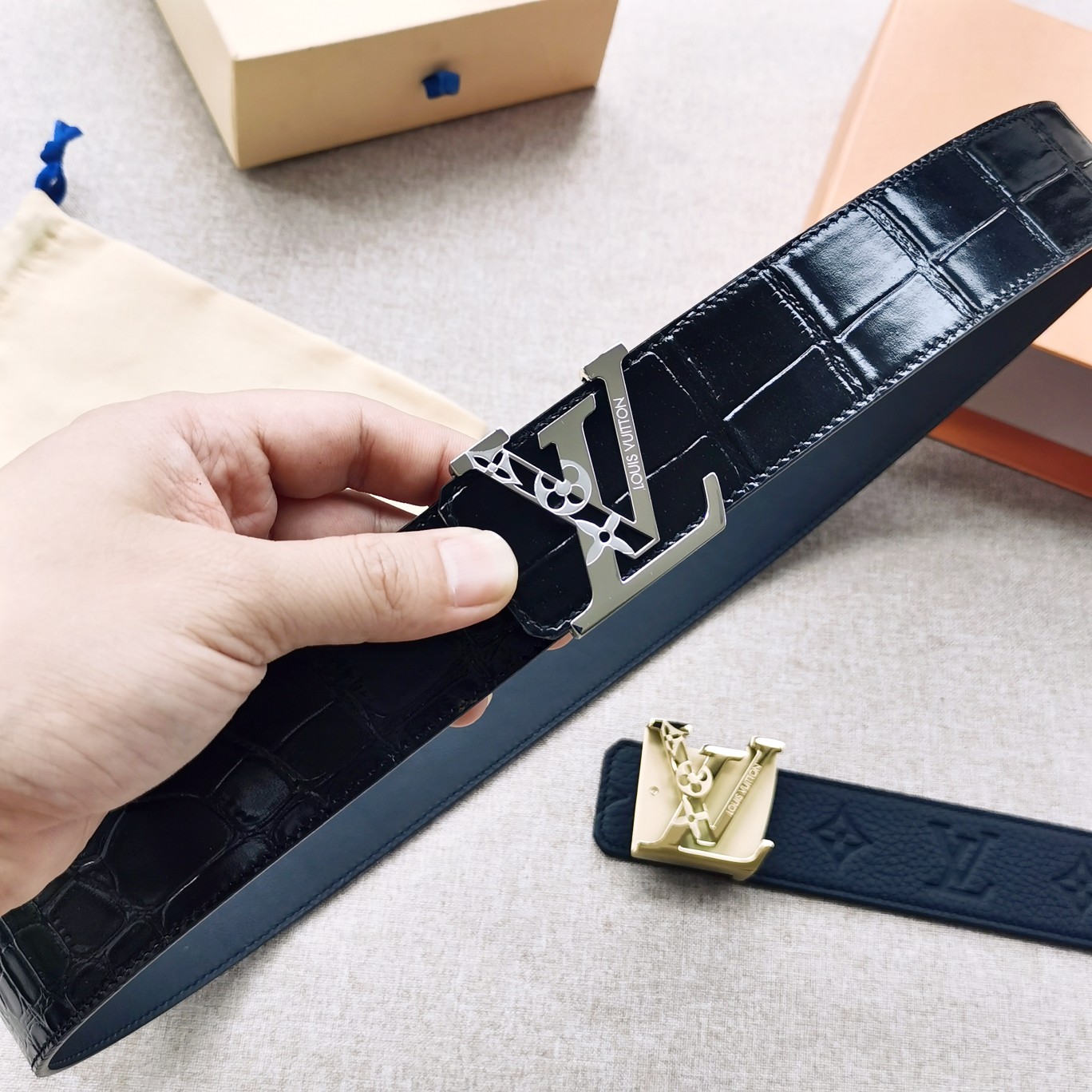 LV[正]路易威登原版品质代工厂货品40mm宽度正品一体铸造五金钢扣原厂皮料双面原厂定制面料区别市场货！