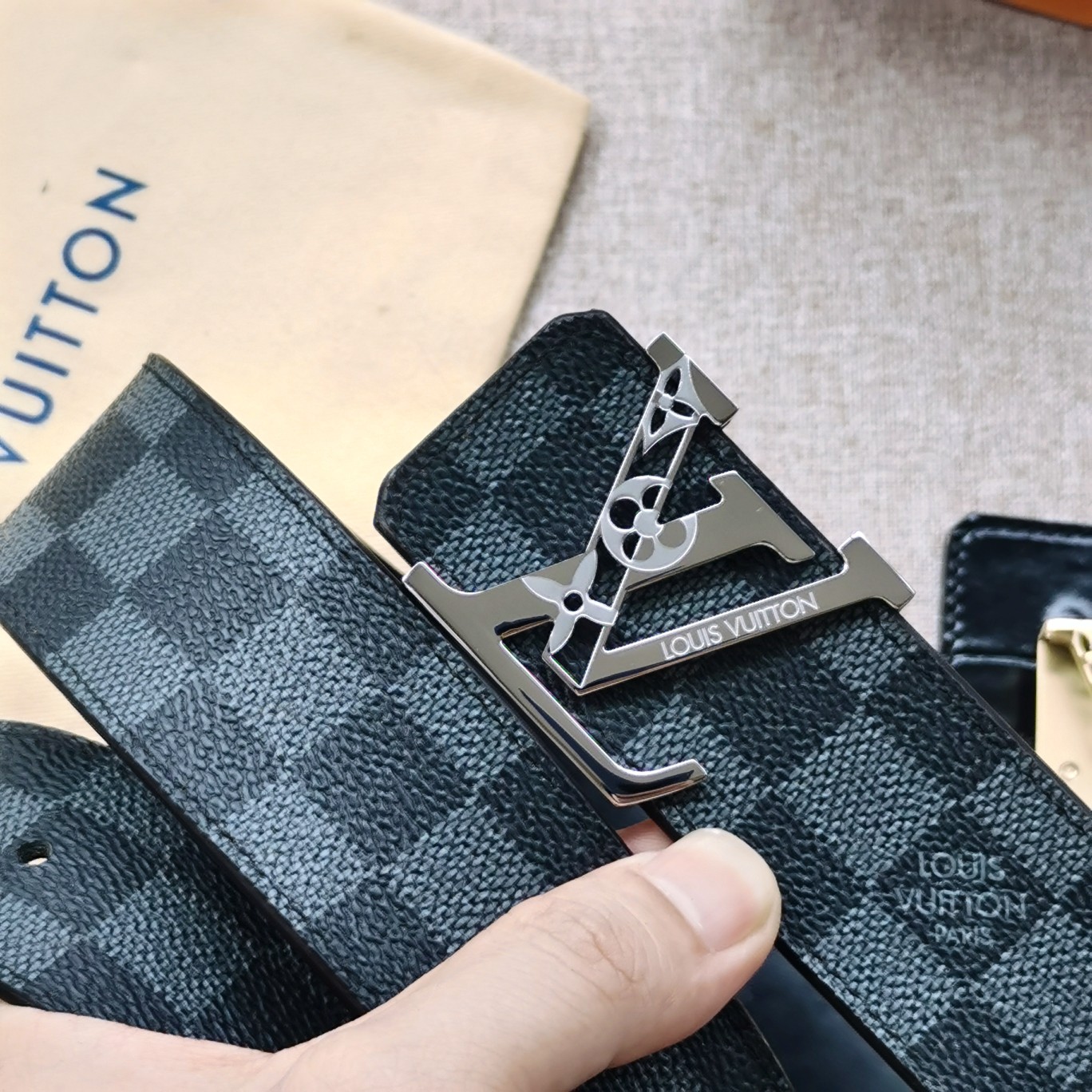 LV[正]路易威登原版品质代工厂货品40mm宽度正品一体铸造五金钢扣原厂皮料双面原厂定制面料区别市场货！