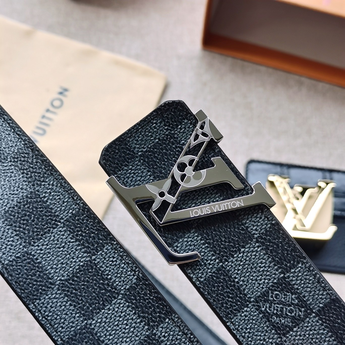 LV[正]路易威登原版品质代工厂货品40mm宽度正品一体铸造五金钢扣原厂皮料双面原厂定制面料区别市场货！