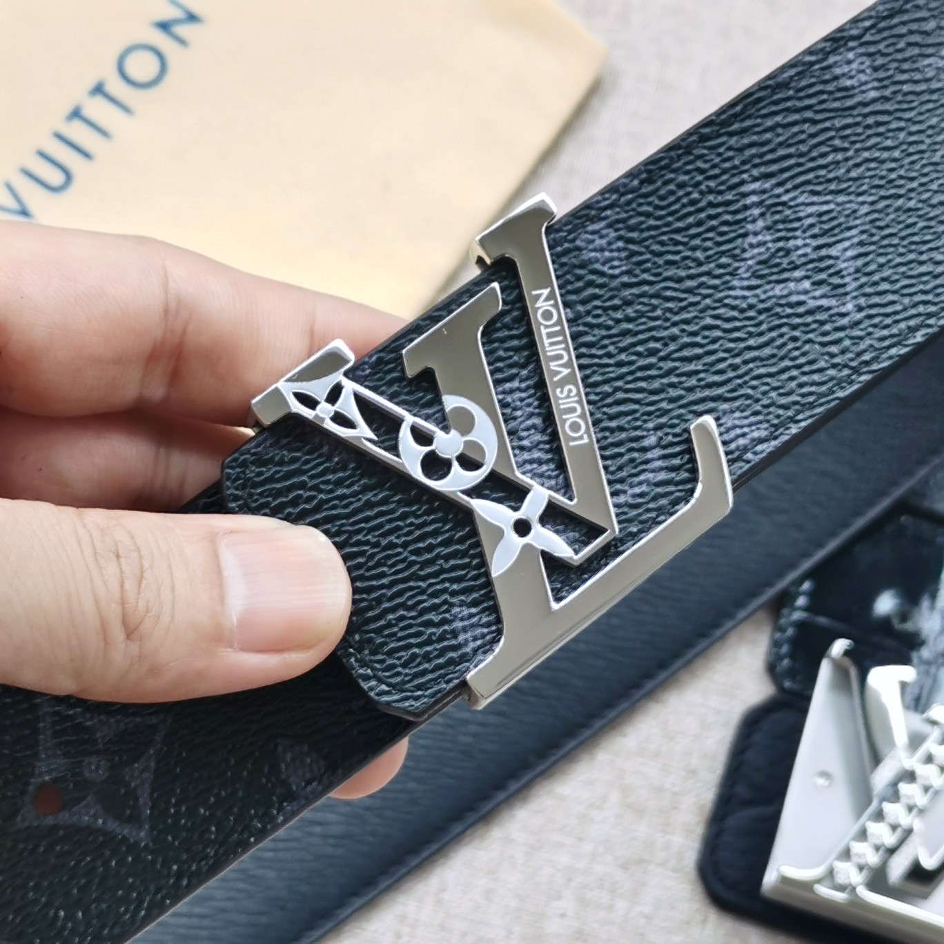 LV[正]路易威登原版品质代工厂货品40mm宽度正品一体铸造五金钢扣原厂皮料双面原厂定制面料区别市场货！