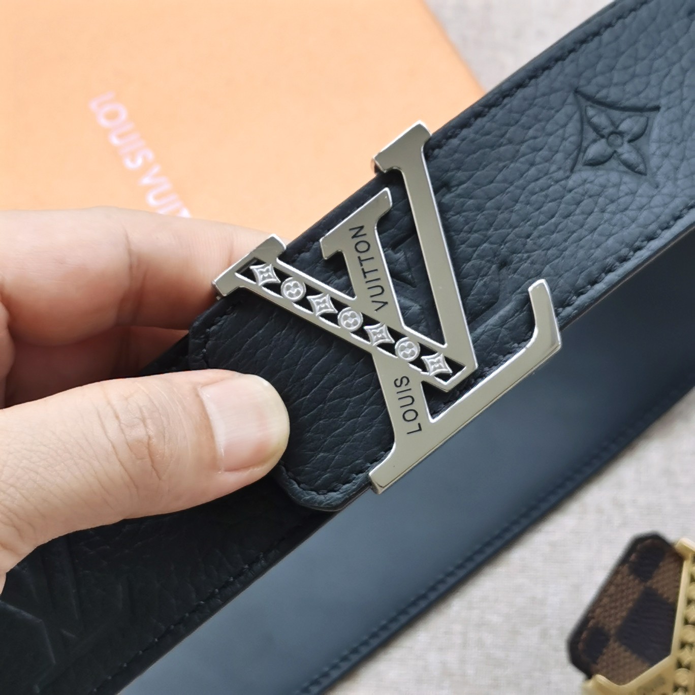 LV[正]路易威登原版品质代工厂货品40mm宽度正品一体铸造五金钢扣原厂皮料双面原厂定制面料区别市场货！