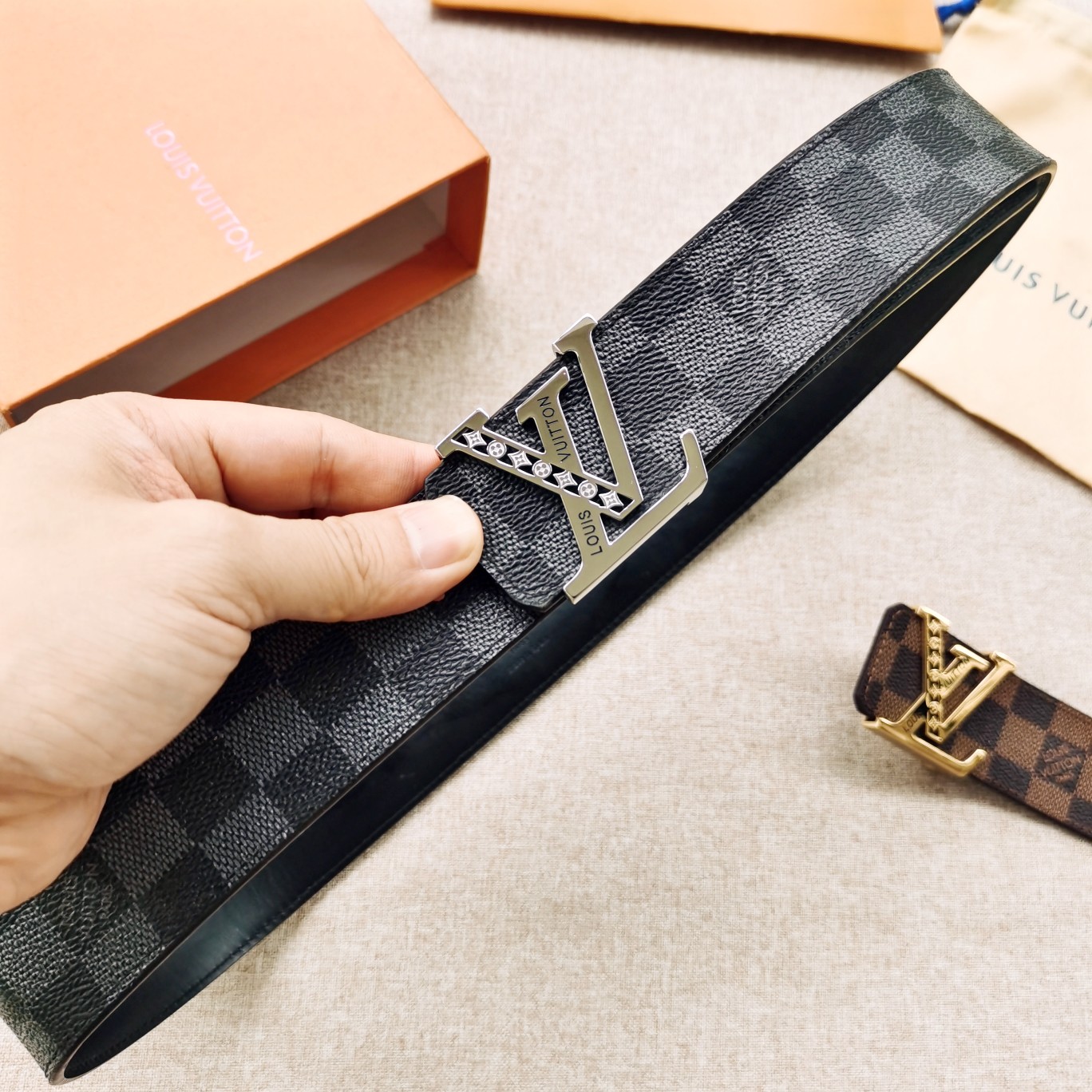 LV[正]路易威登原版品质代工厂货品40mm宽度正品一体铸造五金钢扣原厂皮料双面原厂定制面料区别市场货！