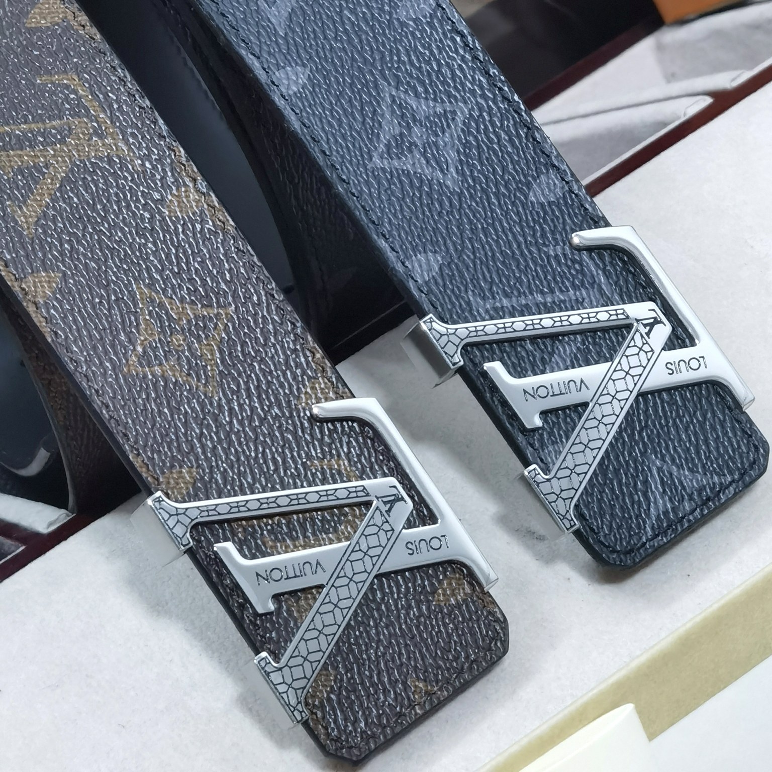 LV[正]路易威登原版品质代工厂货品40mm宽度正品一体铸造五金钢扣原厂皮料双面原厂定制面料区别市场货！