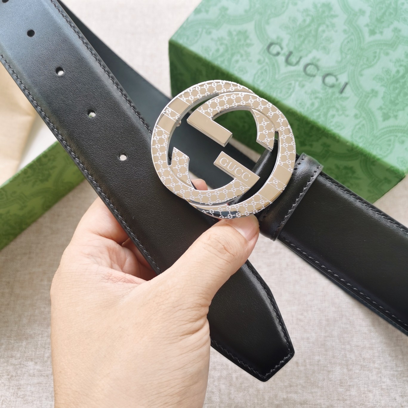 Gucci[正]原厂进口小牛皮腰带搭配互扣式双G带扣亮面金属配件互扣式双G扣铆钉封口休闲大方时尚大气宽度