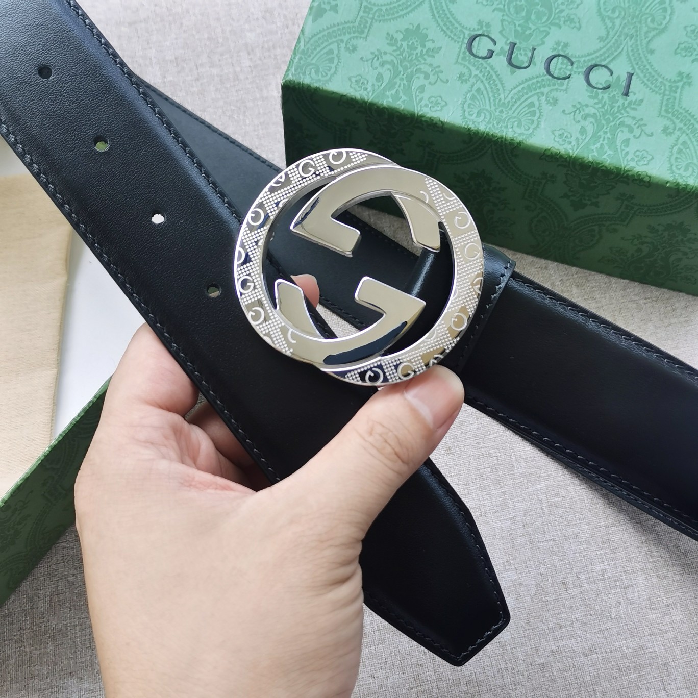 Gucci[正]原厂进口小牛皮腰带搭配互扣式双G带扣亮面金属配件互扣式双G扣铆钉封口休闲大方时尚大气宽度