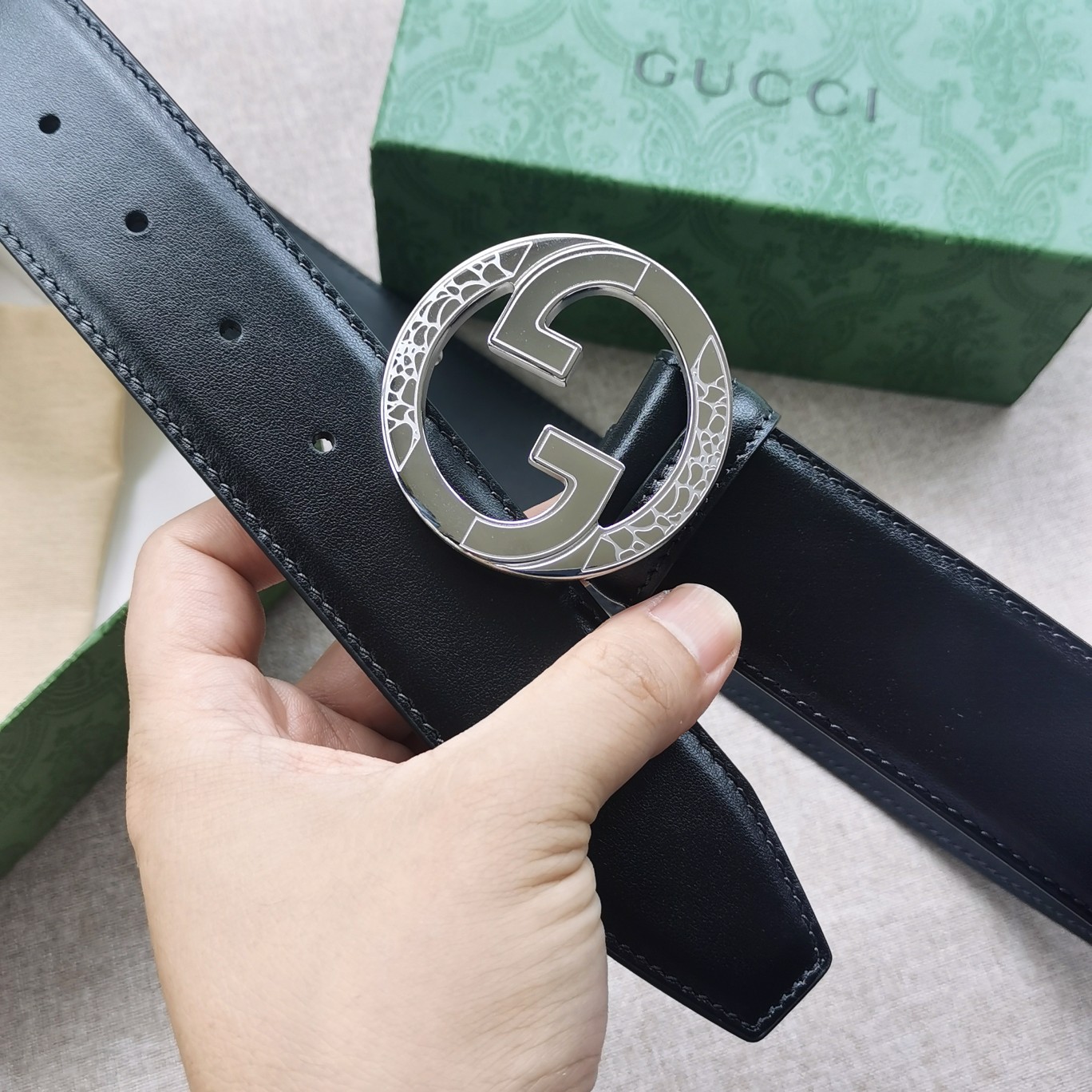 Gucci[正]原厂进口小牛皮腰带搭配互扣式双G带扣亮面金属配件互扣式双G扣铆钉封口休闲大方时尚大气宽度