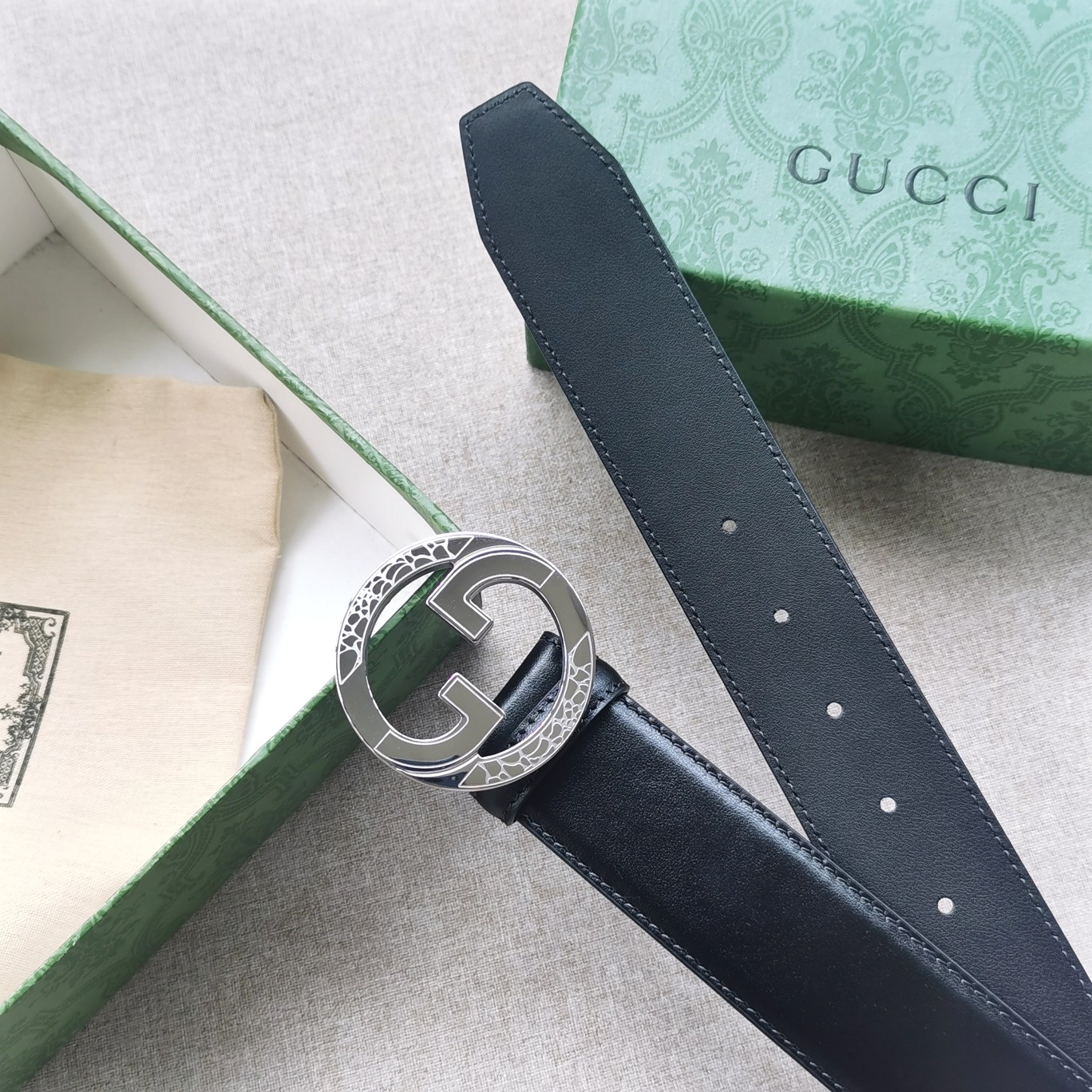 Gucci[正]原厂进口小牛皮腰带搭配互扣式双G带扣亮面金属配件互扣式双G扣铆钉封口休闲大方时尚大气宽度