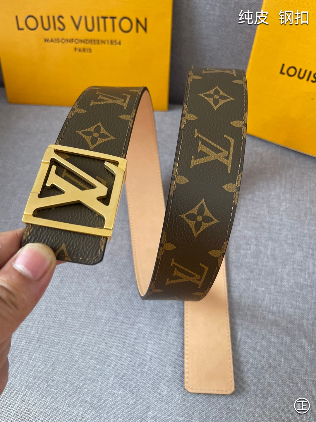   LV㊣ 新款, 原单精品小牛皮，搭配精品钢扣，宽4.0cm。