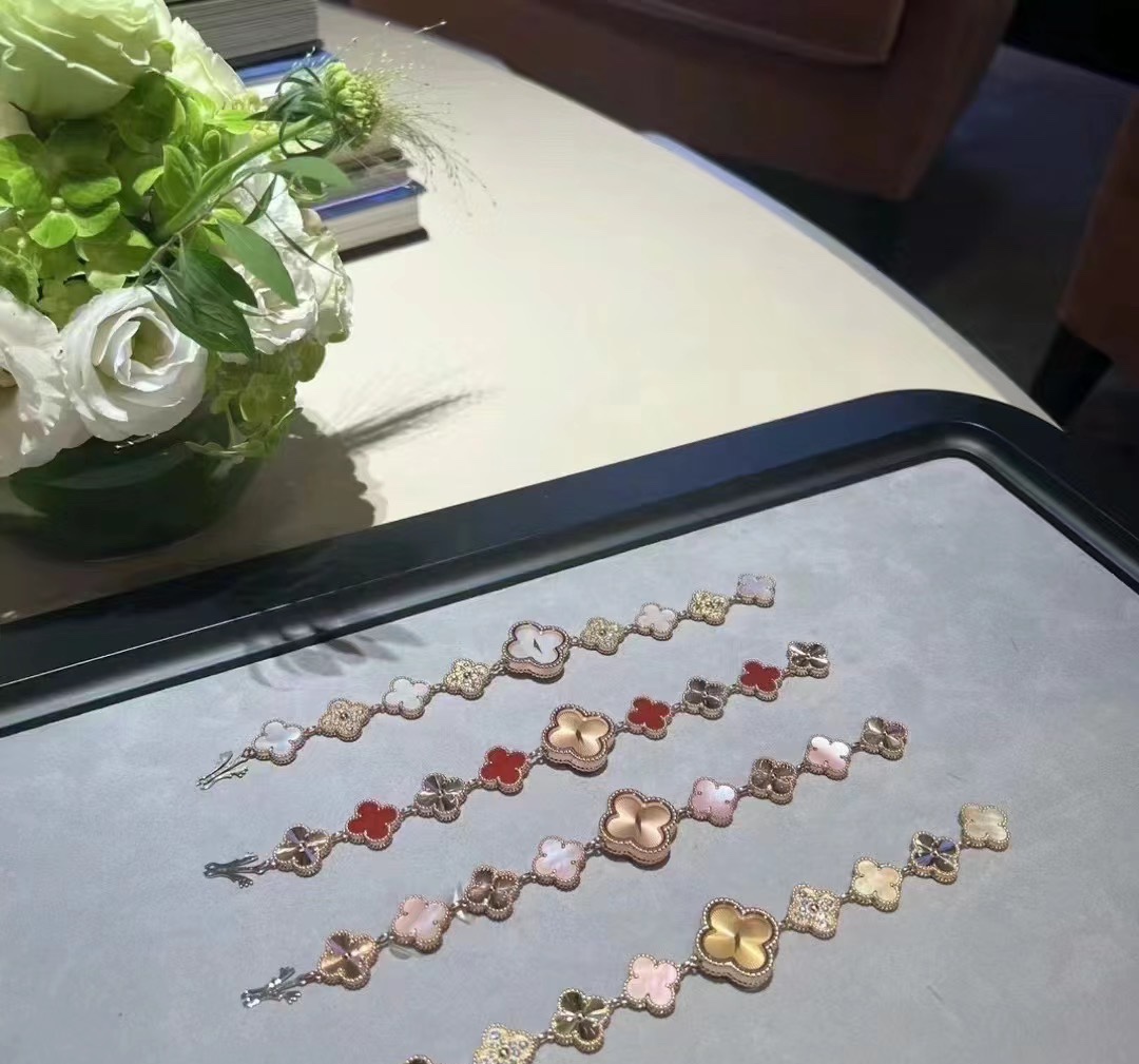 NO:143258,Vca Van Cleef & Arpels/Rocchloss bracelet watch, van cleef, bracelet19860909Vca梵克雅宝/ 红玉髓手链腕表,,van cleef,bracelet,Watch