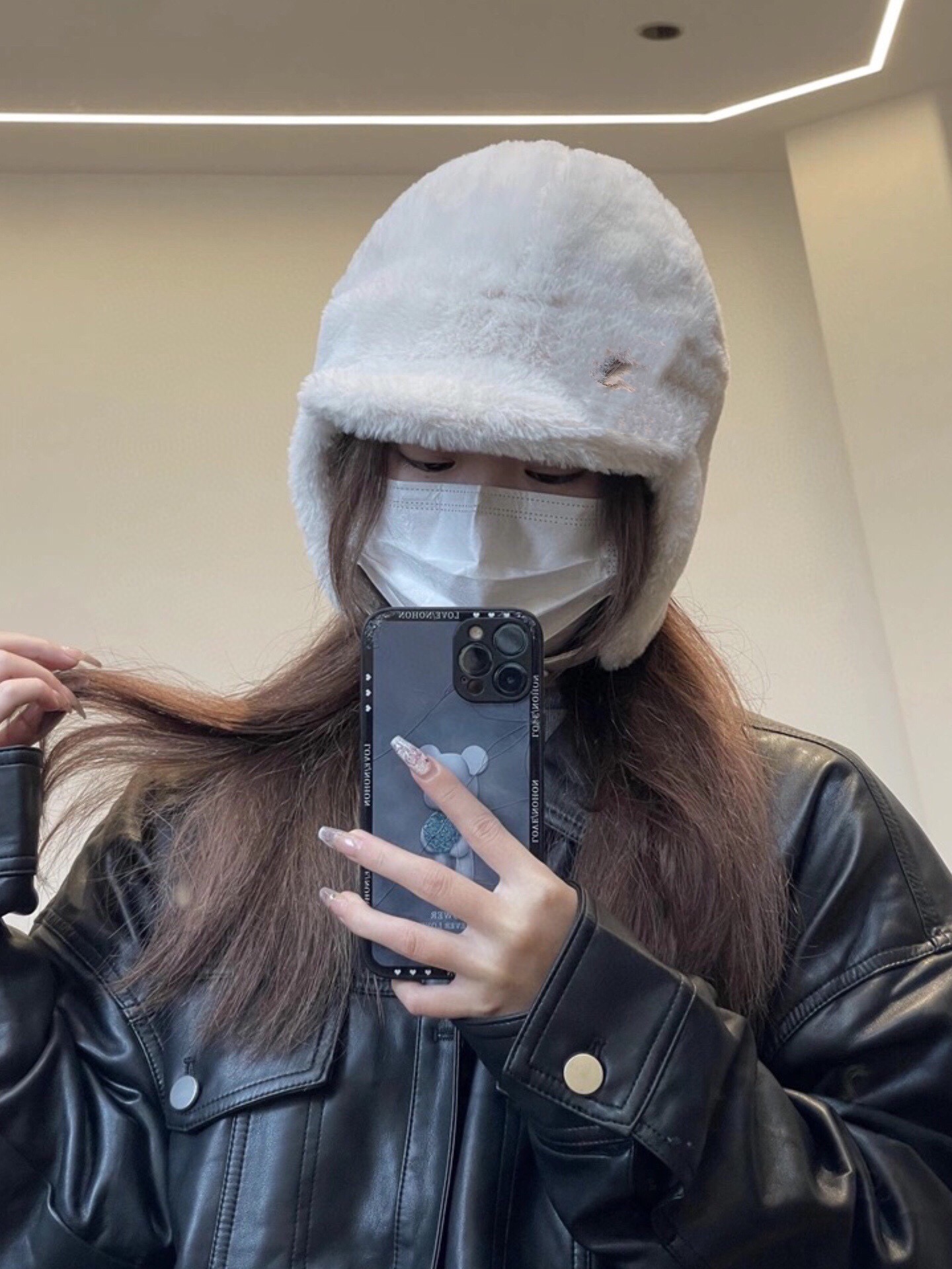 NO:190273,Running volume LV new presbyterian logo plush warm ear protection hat off white black camel hat fisherman hat baseball hat knit hat, hat, louis vuitton, espadrilles,hats19860909跑量 LV新款老花logo毛绒保暖护耳帽 米白色 黑色 驼色帽子渔夫帽棒球帽针织帽,帽子,louis vuitton,espadrilles,hats,hat