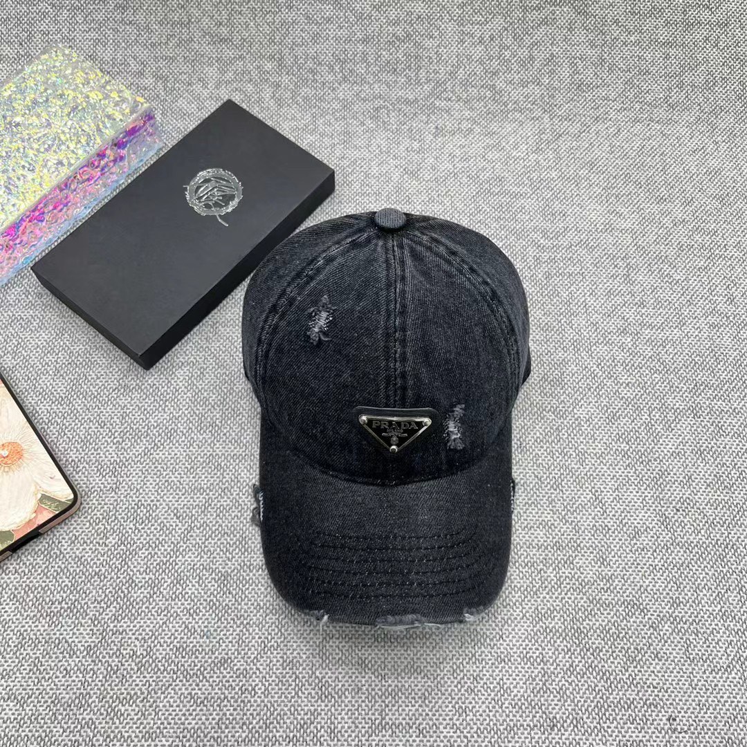 NO:191183,Running volume P home denim color new baseball hat, a bonus tool for daily commuting matching, classic plain hat shape is very versatile, the adjustable design is friendly to all head shapes, hats, hats19860909跑量 P家牛仔色新款棒球帽 日常通勤搭配的加分神器 经典素色帽型非常百搭 可调节的设计对各种头型都友好,帽子,hats,hat