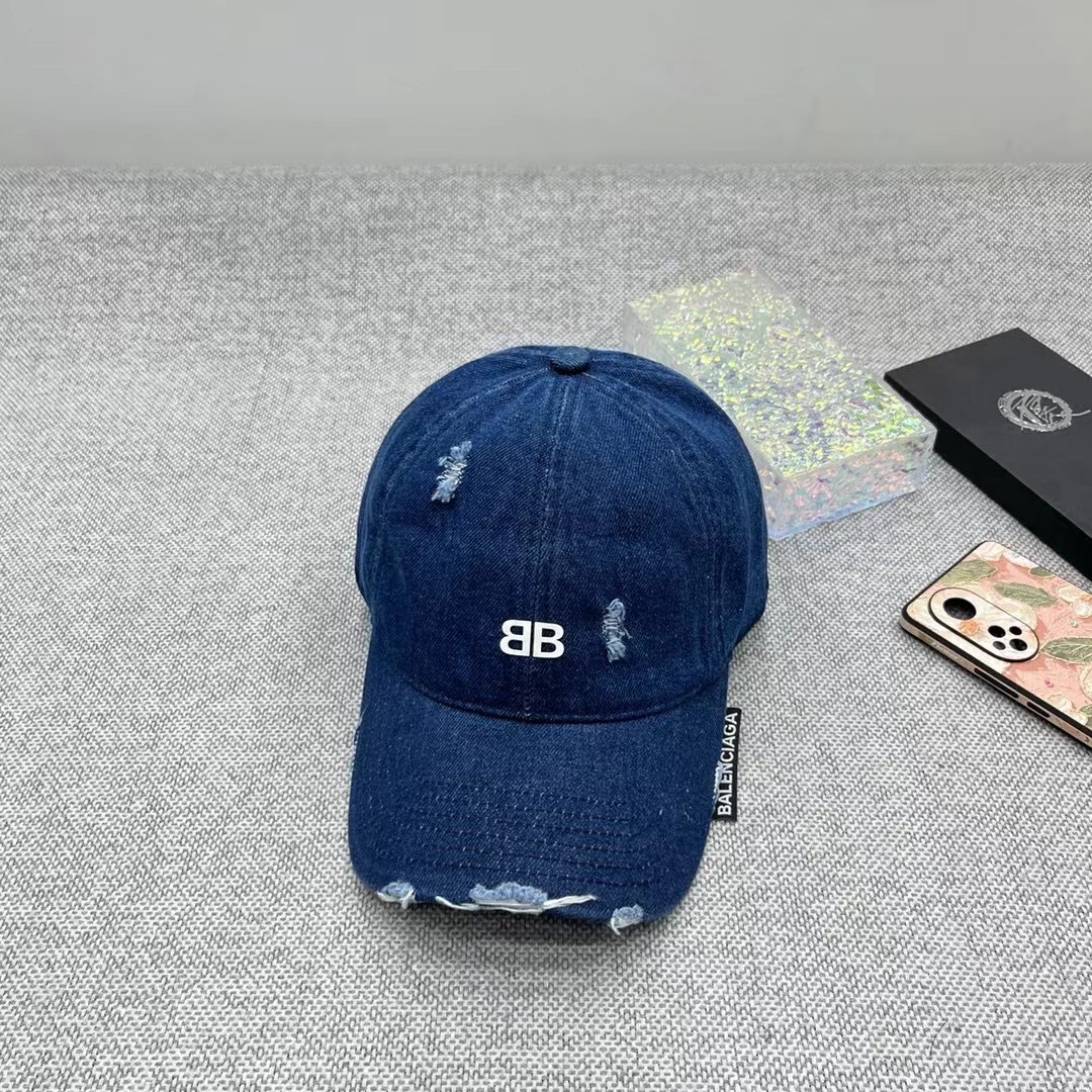 NO:191185,Running volume Paris denim color new baseball hat, daily commuting combination plus point artifact, classic plain hat shape is very versatile, adjustable design is friendly to all head shapes, hats, hats19860909跑量 巴黎牛仔色新款棒球帽 日常通勤搭配的加分神器 经典素色帽型非常百搭 可调节的设计对各种头型都友好,帽子,hats,hat