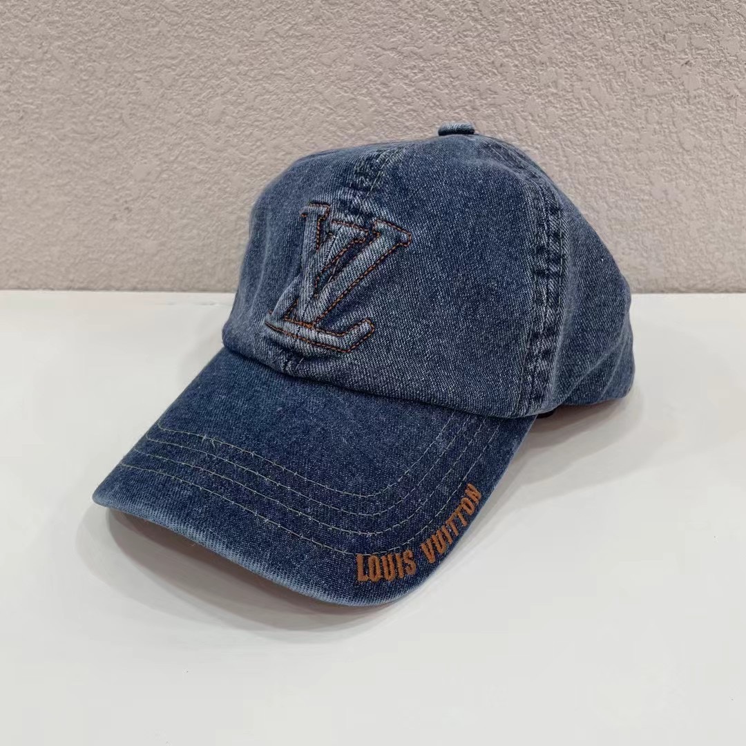 NO:191191,Running volume LV denim color new baseball hat, a bonus tool for daily commuting matching, classic plain hat shape is very versatile, the adjustable design is friendly to all kinds of head shapes, hats, louis vuitton,hats19860909跑量 LV牛仔色新款棒球帽 日常通勤搭配的加分神器 经典素色帽型非常百搭 可调节的设计对各种头型都友好,帽子,louis vuitton,hats,hat