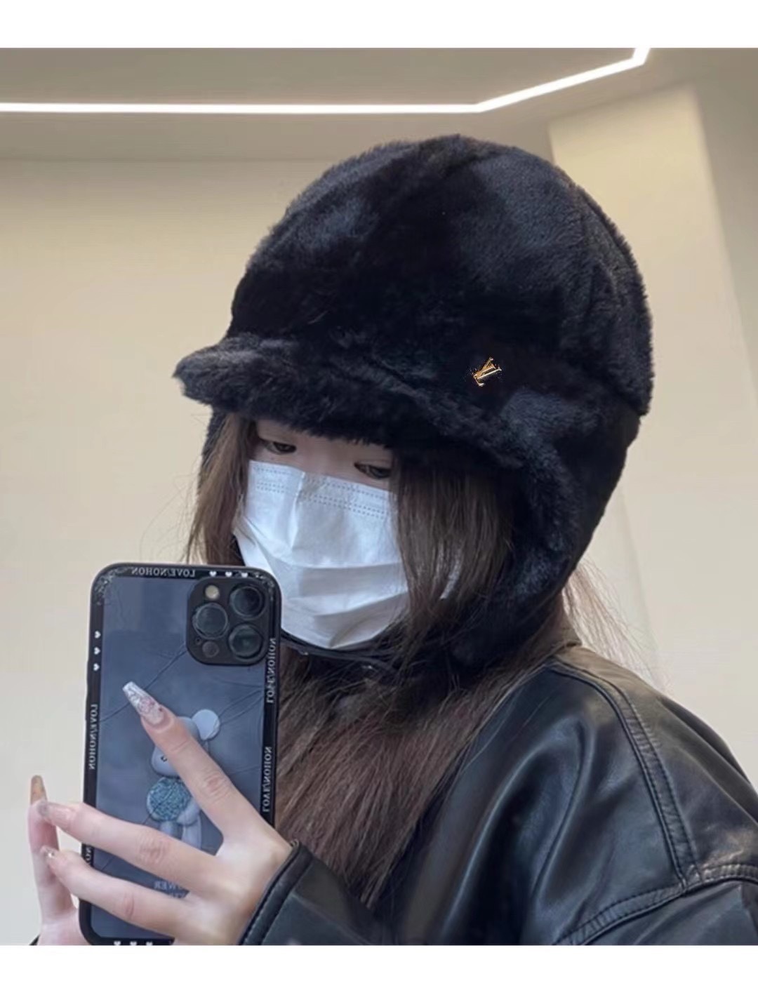 NO:191056,Running volume LV new presbyterian logo plush warm ear protection hat off white black camel, hat, louis vuitton,hats19860909跑量 LV新款老花logo毛绒保暖护耳帽 米白色 黑色 驼色,帽子,louis vuitton,hats,hat