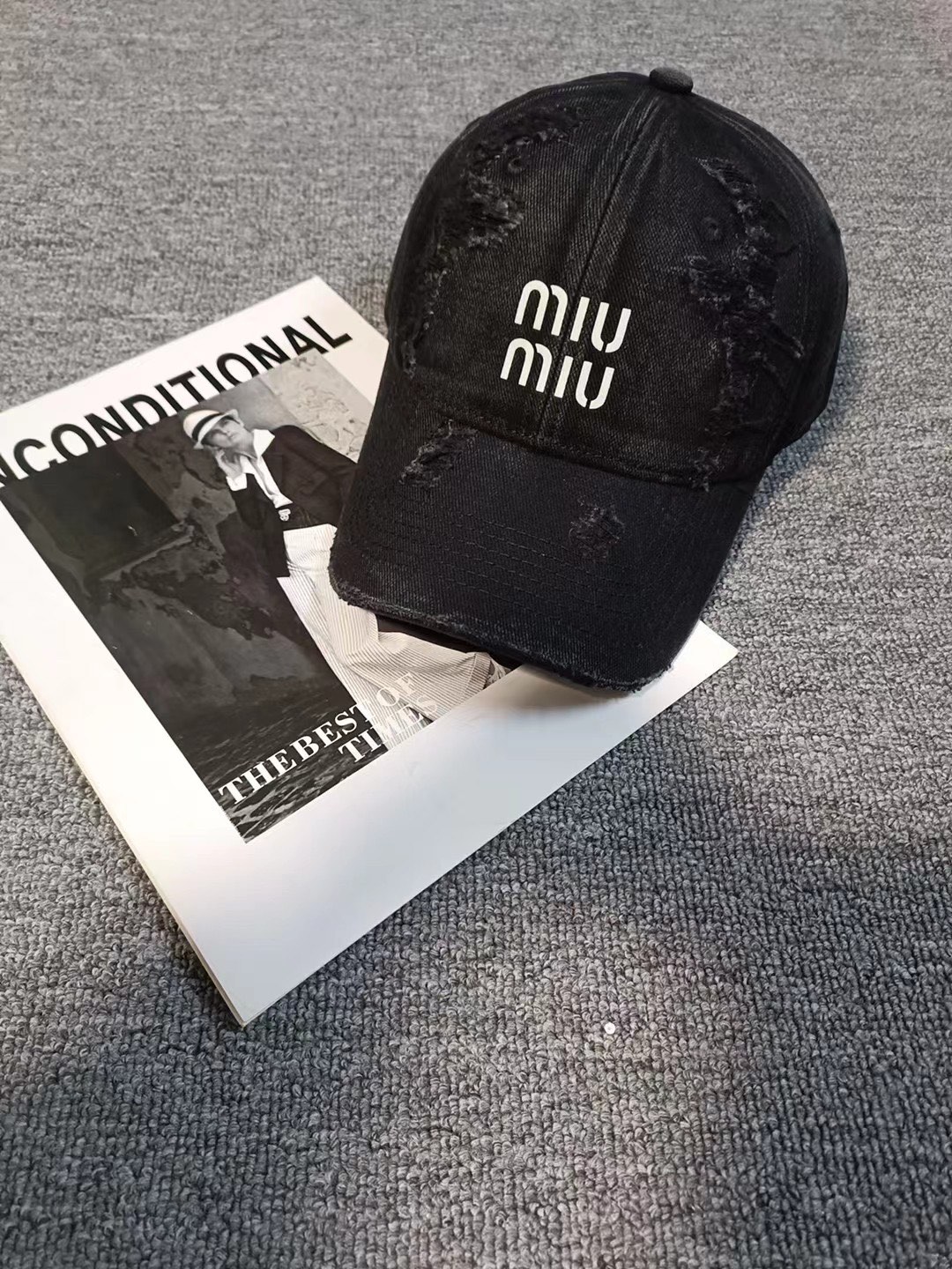 NO:191074,Running volume Miu~Broken hole made of old baseball hat Treasure item!  Old and destructive embroidered baseball cap, super small face, big head without worry, really handsome~, hat, miumiu, hats19860909跑量 Miu～破洞做旧棒球帽 宝藏单品！做旧破坏刺绣鸭舌帽 超级显脸小 大头围无忧 真的有被帅到~,帽子,miumiu,hats,hat