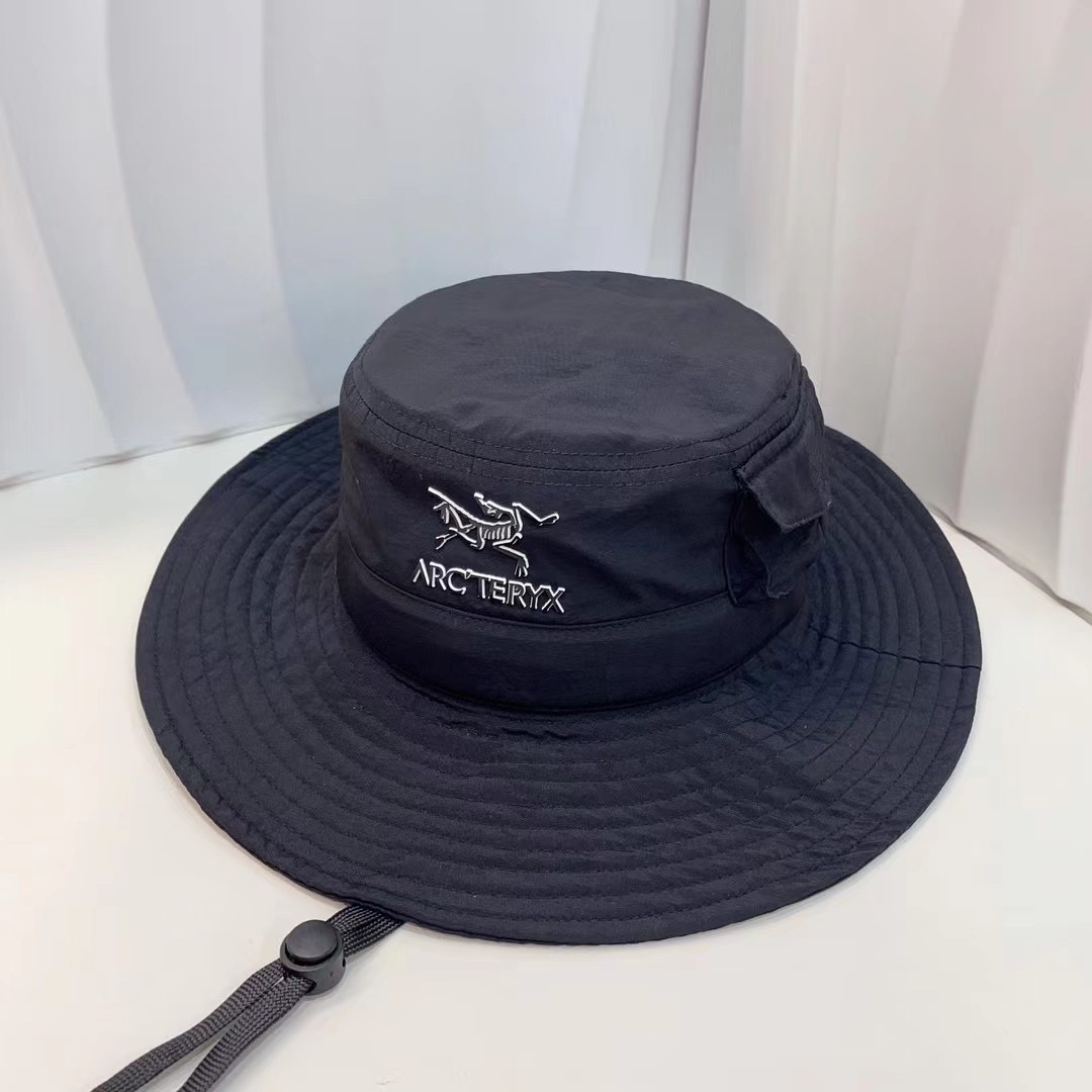 NO:191284,Running volume Archaeopteryx quick-drying fabric fisherman hats must be found in trendy people ~ breathable quick-drying fabric is full of silky feeling, and is equipped with a removable windproof rope to increase the overall shape. The style is super versatile~ Hat Fisherman hat baseball hat knitted hat, hat arc'teryx, espadrilles, hats19860909跑量 始祖鸟速干面料渔夫帽 潮人必备~透气速干型面料丝滑感满满 同时配备了可拆卸的防风绳增加整体造型 风格上超百搭~帽子渔夫帽棒球帽针织帽,帽子arc'teryx,espadrilles,hats,hat