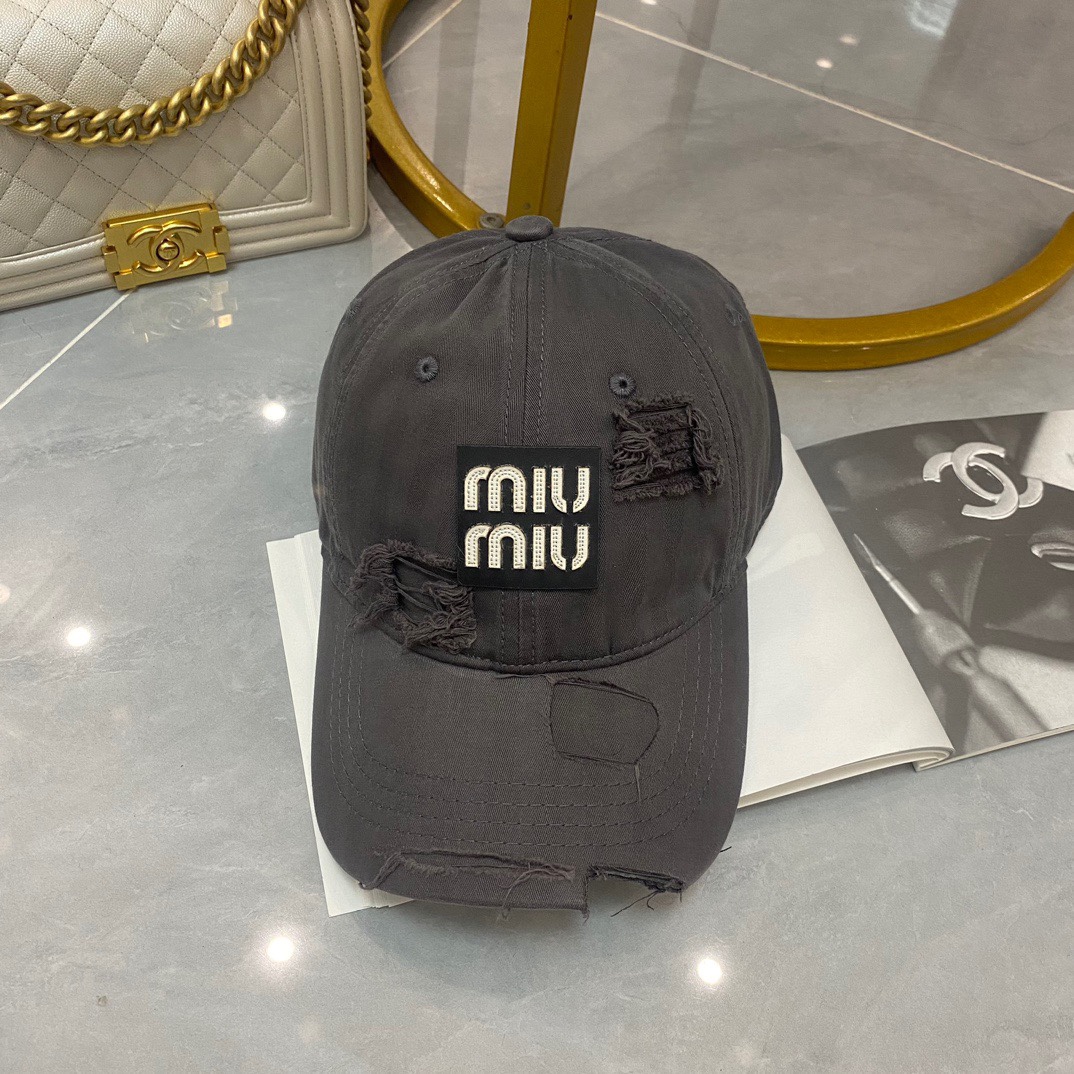 NO:191664,Running volume Miu~Broken hole made of old baseball hat Treasure item!  Old and wrecked baseball cap, super small face, big head and worry-free, really handsome~ Hat Fisherman's hat, baseball cap, knit hat, hat, miumiu, espadrilles, hats19860909跑量 Miu～破洞做旧棒球帽 宝藏单品！做旧破坏鸭舌帽 超级显脸小 大头围无忧 真的有被帅到~帽子渔夫帽棒球帽针织帽,帽子,miumiu,espadrilles,hats,hat