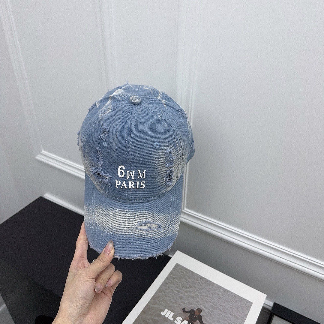 NO:191651,Running volume Magila custom version baseball cap New old denim, the color scheme is really fashionable~ You can't make it wrong if you close your eyes, the style is very straight!  Hat fisherman hat baseball hat knit hat, hat,masion margiela,espadrilles,hats19860909跑量 马吉拉定制版棒球帽 新款做旧牛仔,色系真的太洋气了～ 闭眼入不会错,版型很正！帽子渔夫帽棒球帽针织帽,帽子,masion margiela,espadrilles,hats,hat