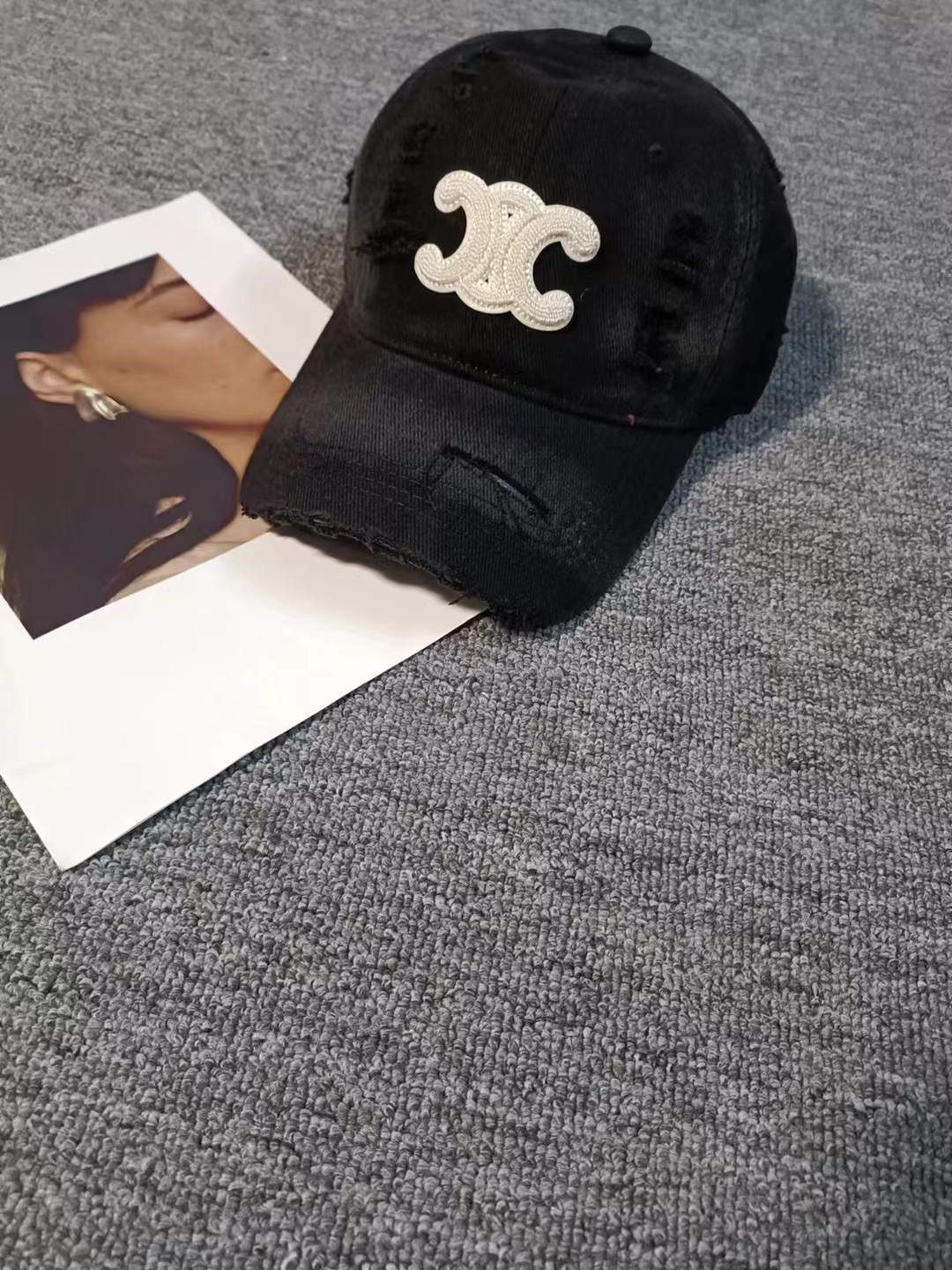 NO:192791,Running volume Celin~ Baseball cap New gradient color system~ Fashionable, full of high-end style, same style for men and women, and the hat is positive!  Hat fisherman hat baseball hat knit hat, hat, celine, espadrilles, hats19860909跑量 Celin～棒球帽 新款渐变色系～ 洋气 高级感十足 男女同款 帽型正！帽子渔夫帽棒球帽针织帽,帽子,celine,espadrilles,hats,hat