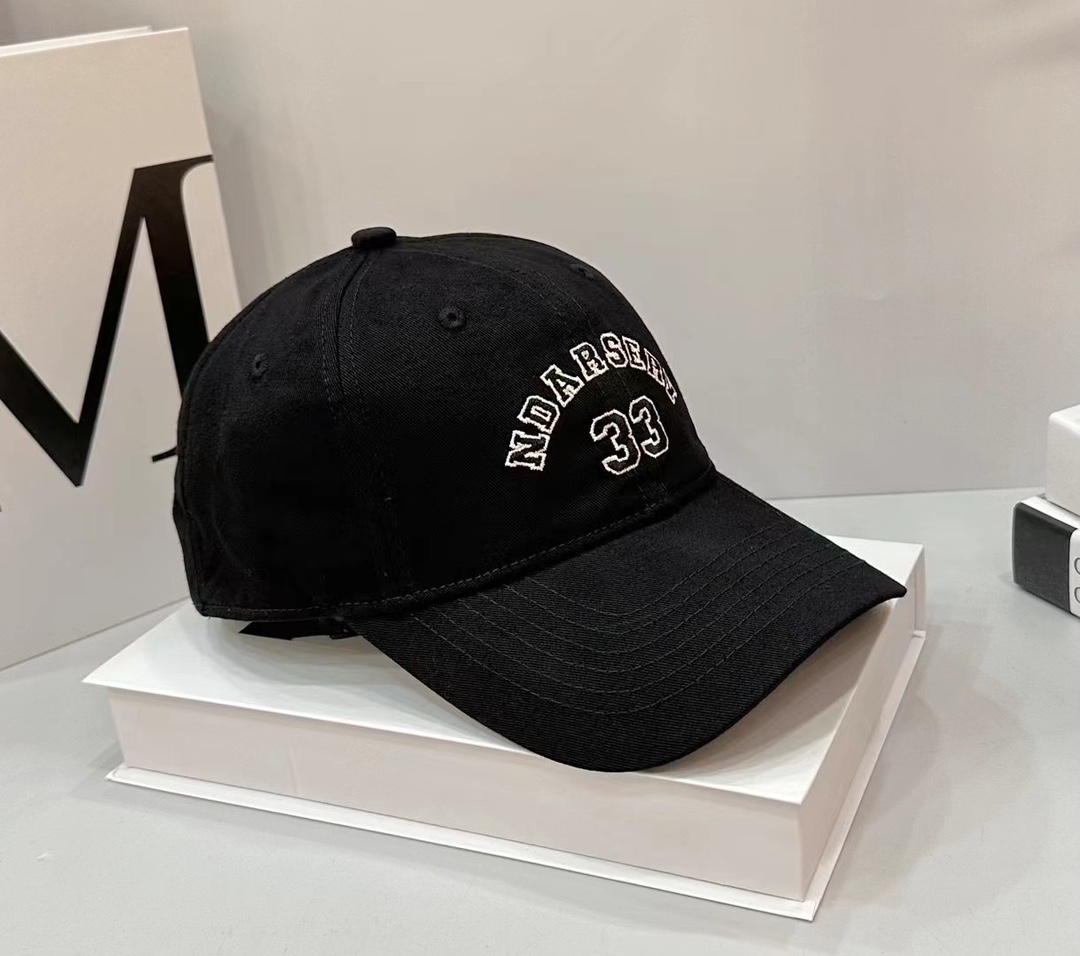 NO:192802,The latest trendy brand baseball cap is very good to match, the lazy style is displayed in minutes, the face is bare-faced and the color combination is very tasteful. It is so recommended, whoever wears it looks good!  !  !  Hat fisherman hat baseball hat knit hat, hat, espadrilles,hats19860909跑量 潮牌最新款棒球帽 款式很好搭配,慵懒风分分钟展现,素颜显脸小拼色超有品味 太推荐了,谁戴谁好看！！！帽子渔夫帽棒球帽针织帽,帽子,espadrilles,hats,hat