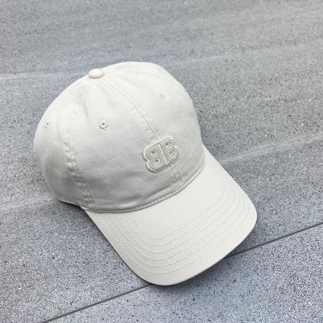 NO:192781,Running volume Balencia~New soft top baseball hat, a bonus tool for daily commuting matching. Classic plain hat shape is very versatile. The adjustable design is friendly to all head shapes. Hats, fisherman hats, baseball hats, knit hats, hats, balenciaga, espadrilles, hats19860909跑量 Balencia～新款软顶棒球帽 日常通勤搭配的加分神器 经典素色帽型非常百搭 可调节的设计对各种头型都友好帽子渔夫帽棒球帽针织帽,帽子,balenciaga,espadrilles,hats,hat