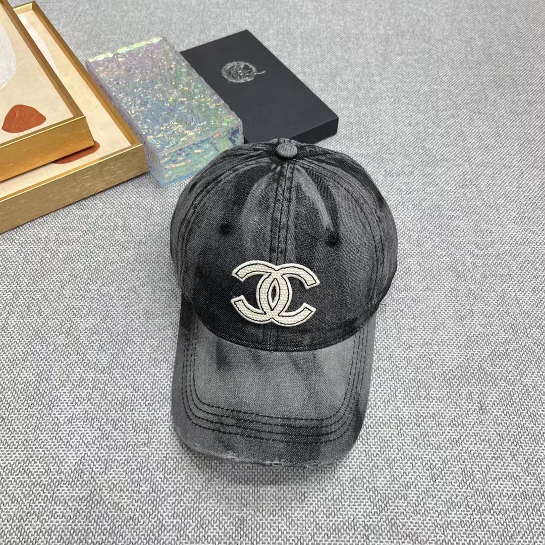 NO:192793,Running volume Chanel's new street style cotton baseball cap, personalized and fashionable style, casual and cool feeling, neutral style, multiple colors, super easy to match!  Material: Cotton Head circumference: 56-58cm hat Fisherman's hat Baseball hat Knitted hat, hat, chanel, espadrilles, hats19860909跑量 香奈儿新款街头风棉布棒球帽,个性时尚款 休闲带点酷酷的感觉,中性款 多种色系,超好搭！ 材质:棉 头围:56-58cm均可帽子渔夫帽棒球帽针织帽,帽子,chanel,espadrilles,hats,hat