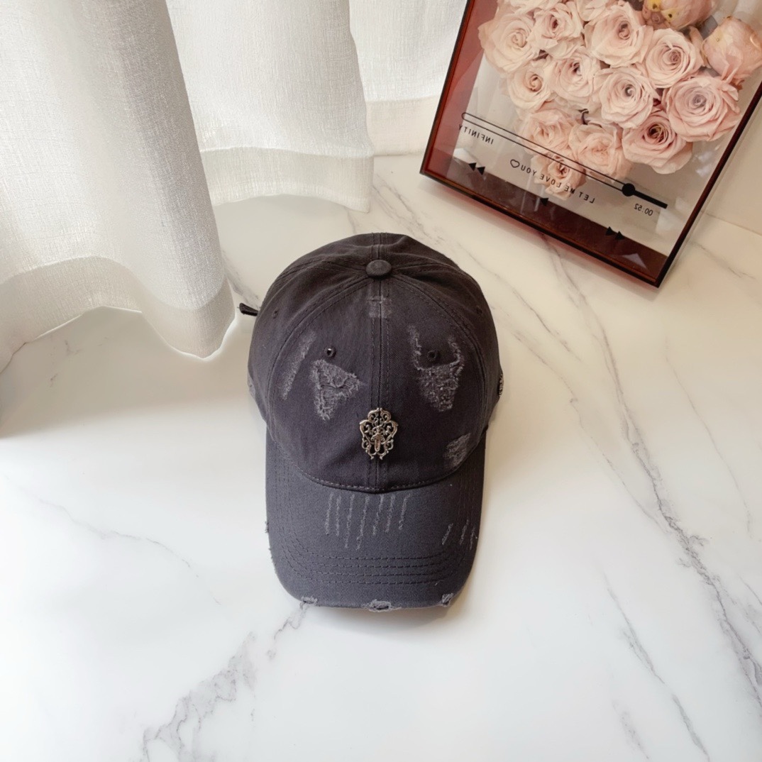 NO:192829,Running volume Crowxin's new ripped wash cotton baseball cap, personalized and fashionable style, casual and cool feeling, the same style for men and women!  Material: Cotton Head circumference: 56-58cm hat Fisherman hat Baseball hat Knitted hat, hat, chrome hearts, espadrilles, hats19860909跑量 克罗心新款破洞洗水棉布棒球帽,个性时尚款 休闲带点酷酷的感觉,男女同款！ 材质:棉 头围:56-58cm均可帽子渔夫帽棒球帽针织帽,帽子,chrome hearts,espadrilles,hats,hat