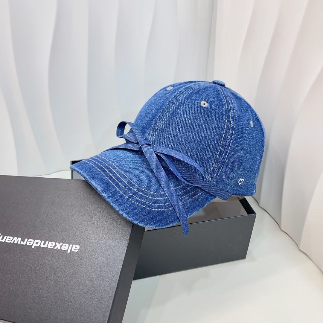 NO:192837,Running volume Miu~ New denim baseball hats, bonus tool for daily commuting matching, classic plain hat shape is very versatile, adjustable design is friendly to all head shapes, hats, fisherman hats, baseball hats, knit hats, hats, miumiu, espadrilles, hats19860909跑量 Miu～牛仔新款棒球帽 日常通勤搭配的加分神器 经典素色帽型非常百搭 可调节的设计对各种头型都友好帽子渔夫帽棒球帽针织帽,帽子,miumiu,espadrilles,hats,hat