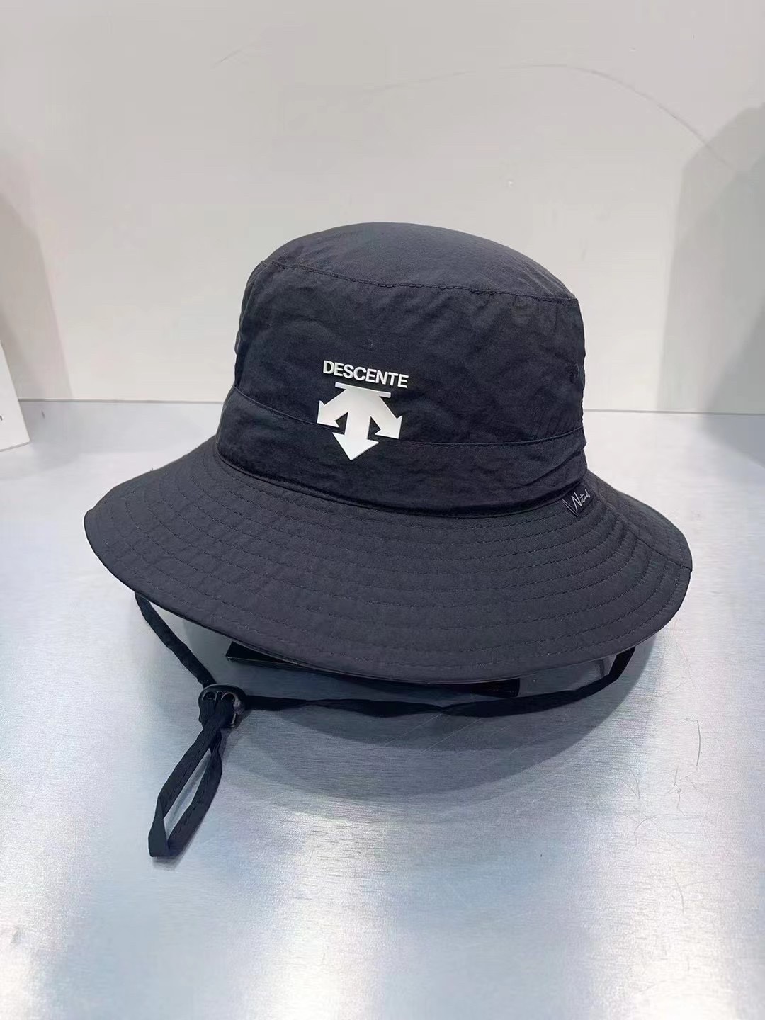 NO:193079,Running volume: New trendy brand quick-drying fabric fisherman's hat. A must-have for trendy people. Breathable quick-drying fabric is full of silky texture. It is also equipped with a detachable windproof rope to increase the overall shape. The style is super versatile. A model that must not be missed by both men and women!  Hat Straw Hat Fisherman Hat Baseball Hat, Hats, espadrilles, hats19860909跑量 潮牌新款速干面料渔夫帽 潮人必备~透气速干型面料丝滑感满满 同时配备了可拆卸的防风绳增加整体造型 风格上超百搭~型男型女都不可错过的一款！帽子草帽渔夫帽棒球帽,帽子,espadrilles,hats,hat