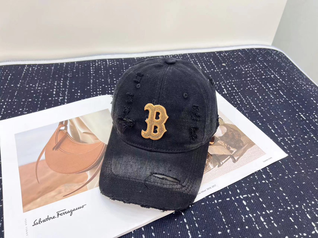 NO:193069,Running volume Balenciaga ripped old baseball hat Treasure item!  Old and destructive embroidered baseball cap, super small face, big head and worry-free, really handsome~ hat, straw hat, fisherman hat, baseball cap, hat, balenciaga, espadrilles, hats19860909跑量 巴黎世家破洞做旧棒球帽 宝藏单品！做旧破坏刺绣鸭舌帽 超级显脸小 大头围无忧 真的有被帅到~帽子草帽渔夫帽棒球帽,帽子,balenciaga,espadrilles,hats,hat