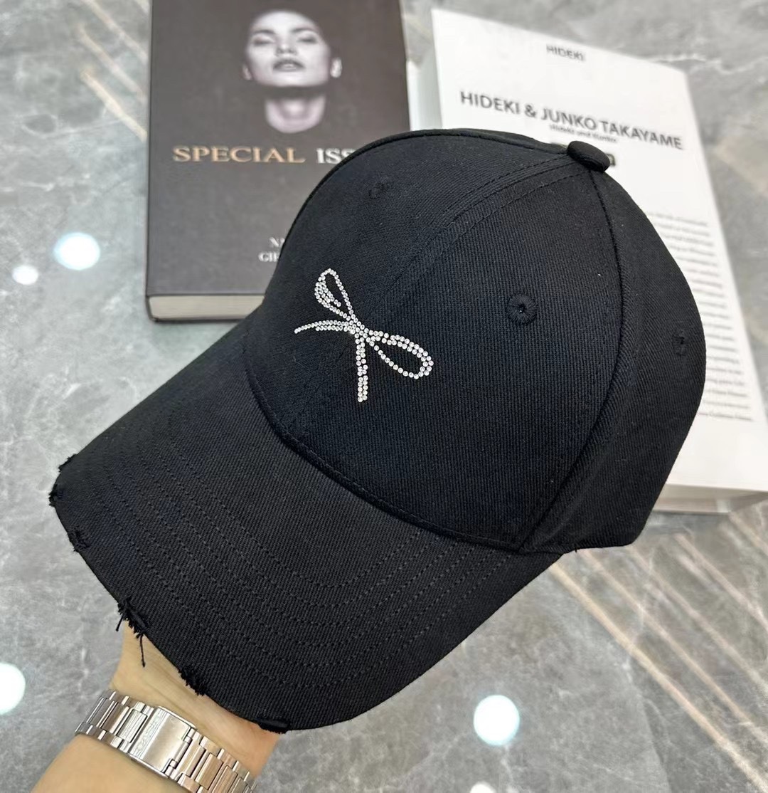 NO:193078,Running volume Miu~New rhinestone bow four-season baseball cap High quality custom logo Material: cotton Head circumference: 56-58 All-can be hat Straw hat Fisherman's hat Baseball cap, hat, miumiu, espadrilles, hats19860909跑量 Miu～新款水钻蝴蝶结四季棒球帽 高品质定制logo 材质:棉 头围:56-58均可帽子草帽渔夫帽棒球帽,帽子,miumiu,espadrilles,hats,hat