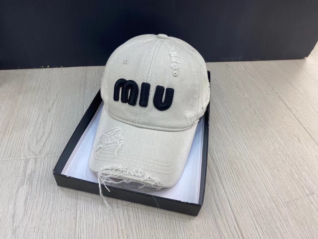 NO:193092,Miu~ Ripped Baseball Cap Treasure item!  Old and destructive embroidered baseball cap, super small face, big head and worry-free, really handsome~ hat, straw hat, fisherman hat, baseball cap, hat, miumiu, espadrilles, hats19860909Miu～破洞棒球帽 宝藏单品！做旧破坏刺绣鸭舌帽 超级显脸小 大头围无忧 真的有被帅到~帽子草帽渔夫帽棒球帽,帽子,miumiu,espadrilles,hats,hat