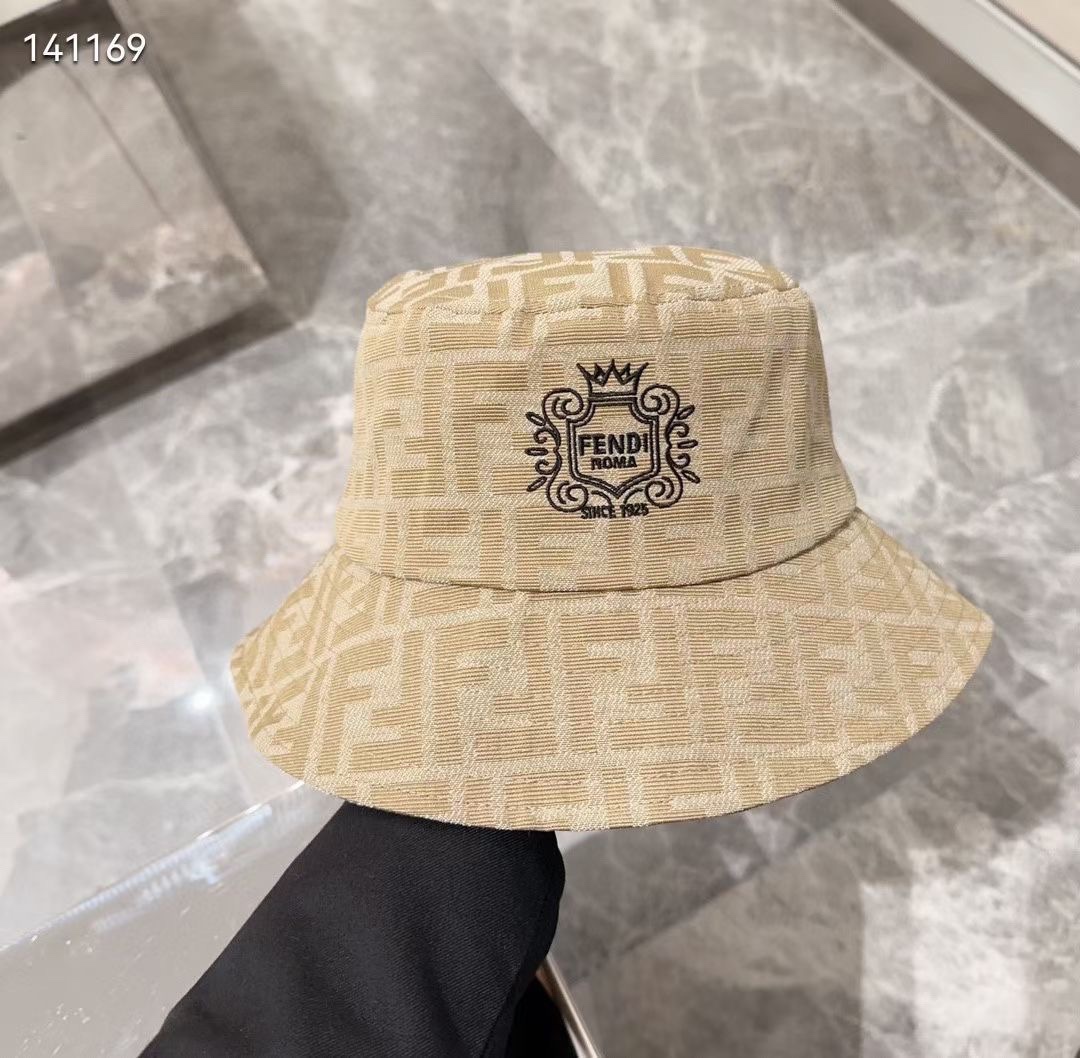 跑量 FE*DI芬迪新款双F老花渔夫帽 极简高级风，网红时尚达人的潮搭单品 色系都特别洋气，光泽感超好。回头率十足！ 时尚潮人必入！ 头围:57cm帽子渔夫帽棒球帽针织帽
