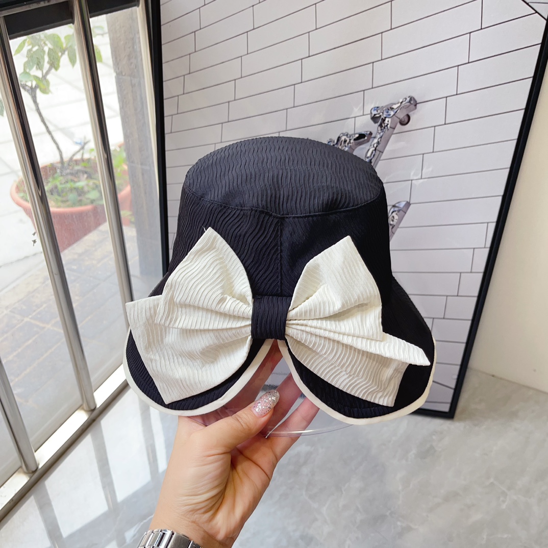 NO:194389,Running volume Xiaoxiang spring and summer high-quality rear slit bow fisherman hat This one is super sweet!  Huge covers your face and makes you look slim!  A must-have for cute girls, ultra-thin paper folding, easy to carry!  Hat fisherman hat baseball hat knit hat, hat, espadrilles,hats19860909跑量 小香春夏款高品质后开叉蝴蝶结渔夫帽 这款超甜的哟！巨遮脸显瘦！嗲妹仔必备 超薄纸片折叠式,方便携带！帽子渔夫帽棒球帽针织帽,帽子,espadrilles,hats,hat