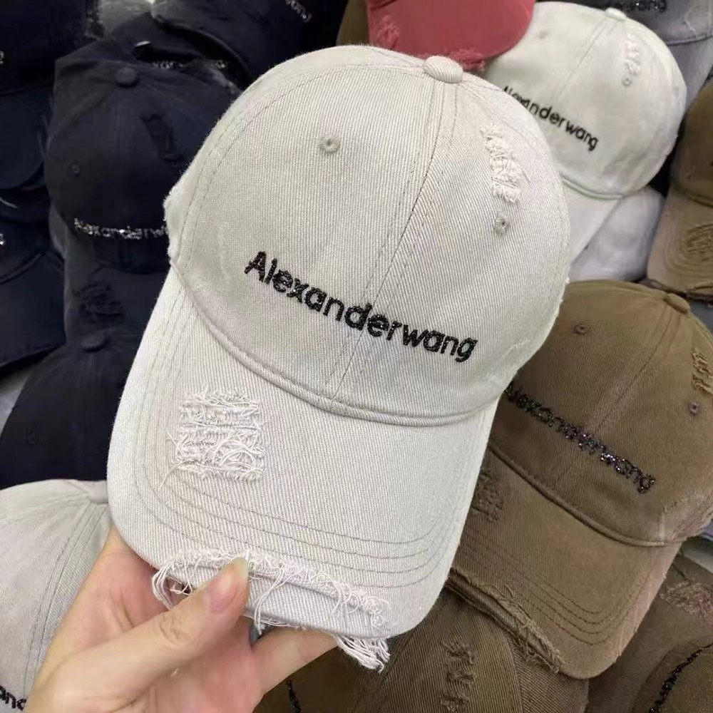 NO:194773,Wang's ripped hole made of old baseball hat treasure item!  Old and destructive embroidered baseball cap, super small face, big head and worry-free, really handsome~ Hats, fisherman hat, baseball hat, knit hat, hat, espadrilles, hats19860909Wang破洞做旧棒球帽 宝藏单品！做旧破坏刺绣鸭舌帽 超级显脸小 大头围无忧 真的有被帅到~帽子渔夫帽棒球帽针织帽,帽子,espadrilles,hats,hat