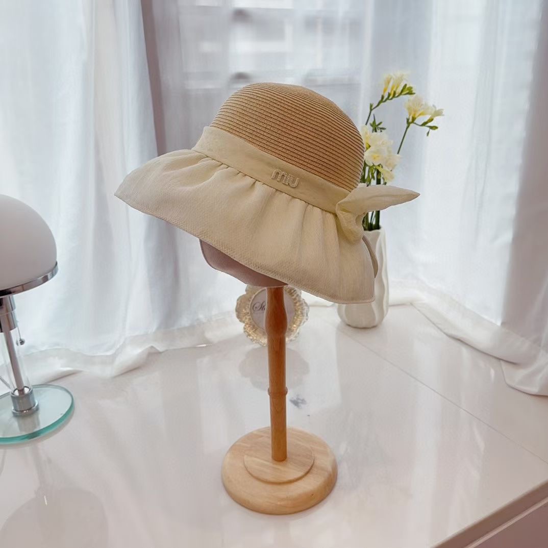 NO:194784,Running volume Miu~New straw hat, simple splicing design, temperament and high-end full of hat, fisherman hat, baseball hat, knit hat, hat, miumiu, espadrilles, hats19860909跑量 Miu～新款草帽 简约拼接设计感十足 气质高级感拉满帽子渔夫帽棒球帽针织帽,帽子,miumiu,espadrilles,hats,hat