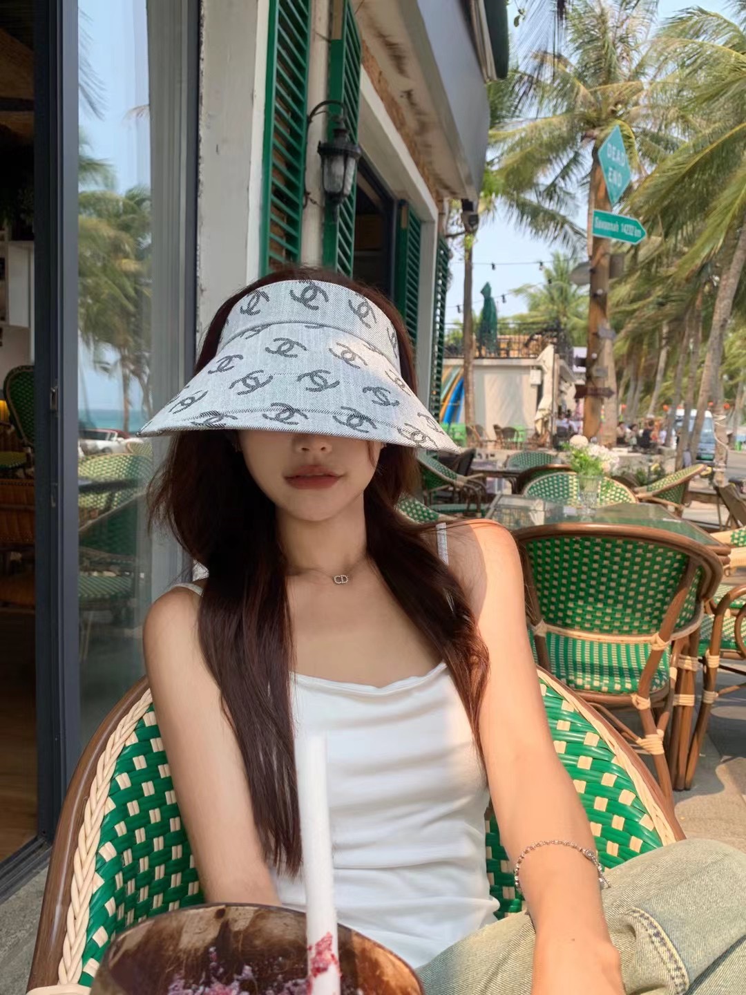 NO:195382,Running volume CHANEL Chanel classic double C letter empty top, casually concave high-end style, hat brim can effectively shade the sun and protect against UV rays ~ a small face artifact, casual and fashionable!  The brim of the hat is folded at will, and you don’t have to worry about deformation when putting on a bag. Hats, fisherman’s hat, baseball hat, knit hat, hat, chanel, chanel, espadrilles, hats19860909跑量 CHANEL香奈儿 经典双C字母空顶、随意凹出高级感造型,帽檐可有效遮阳防晒防紫外线～小脸神器、休闲时髦！ 帽檐随意折叠 放包包也不怕变形啦帽子渔夫帽棒球帽针织帽,帽子,chanel,chanel,espadrilles,hats,hat